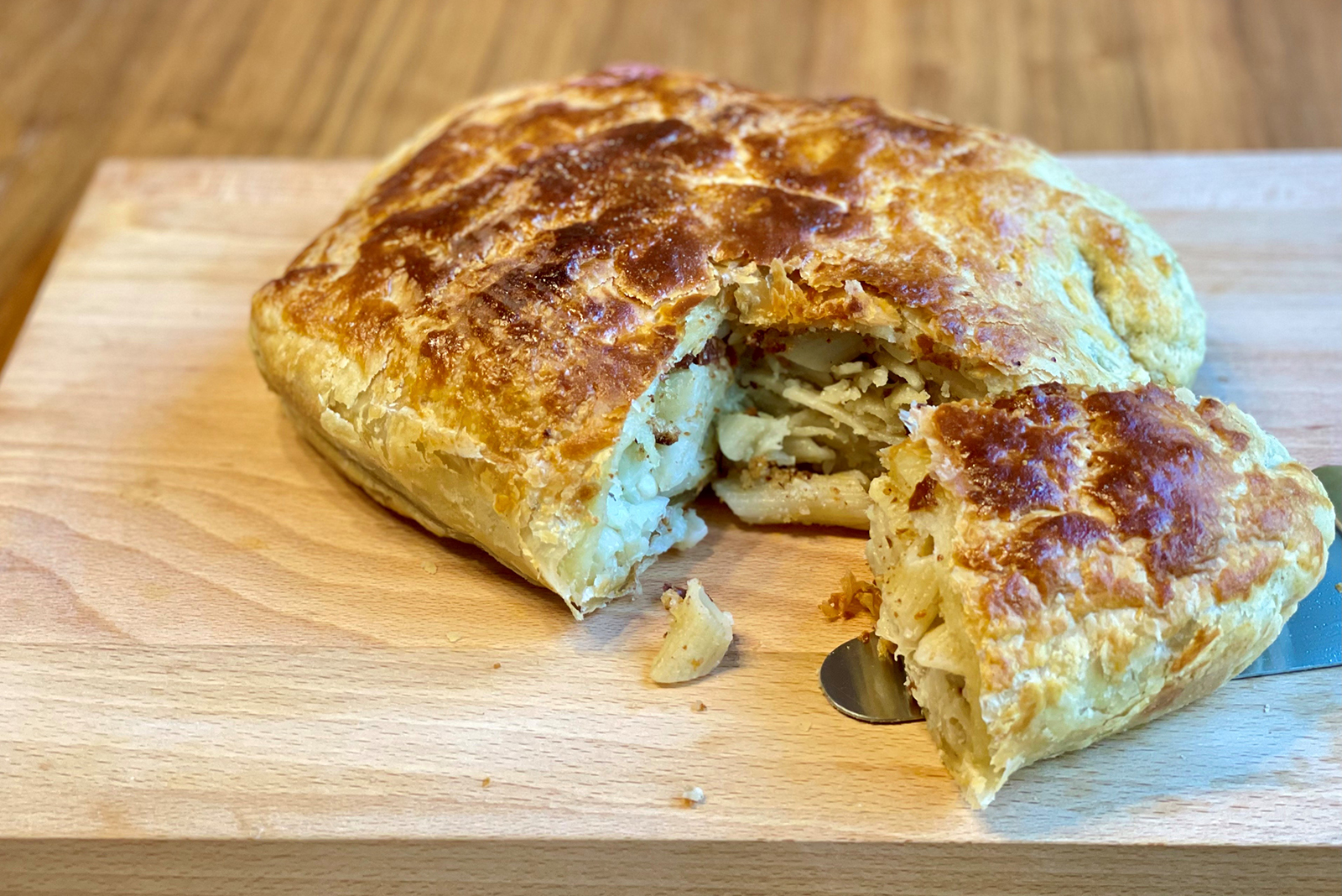 Kukkakaalipastapiirakka – Pasta chi vruoccoli arriminati in crosta