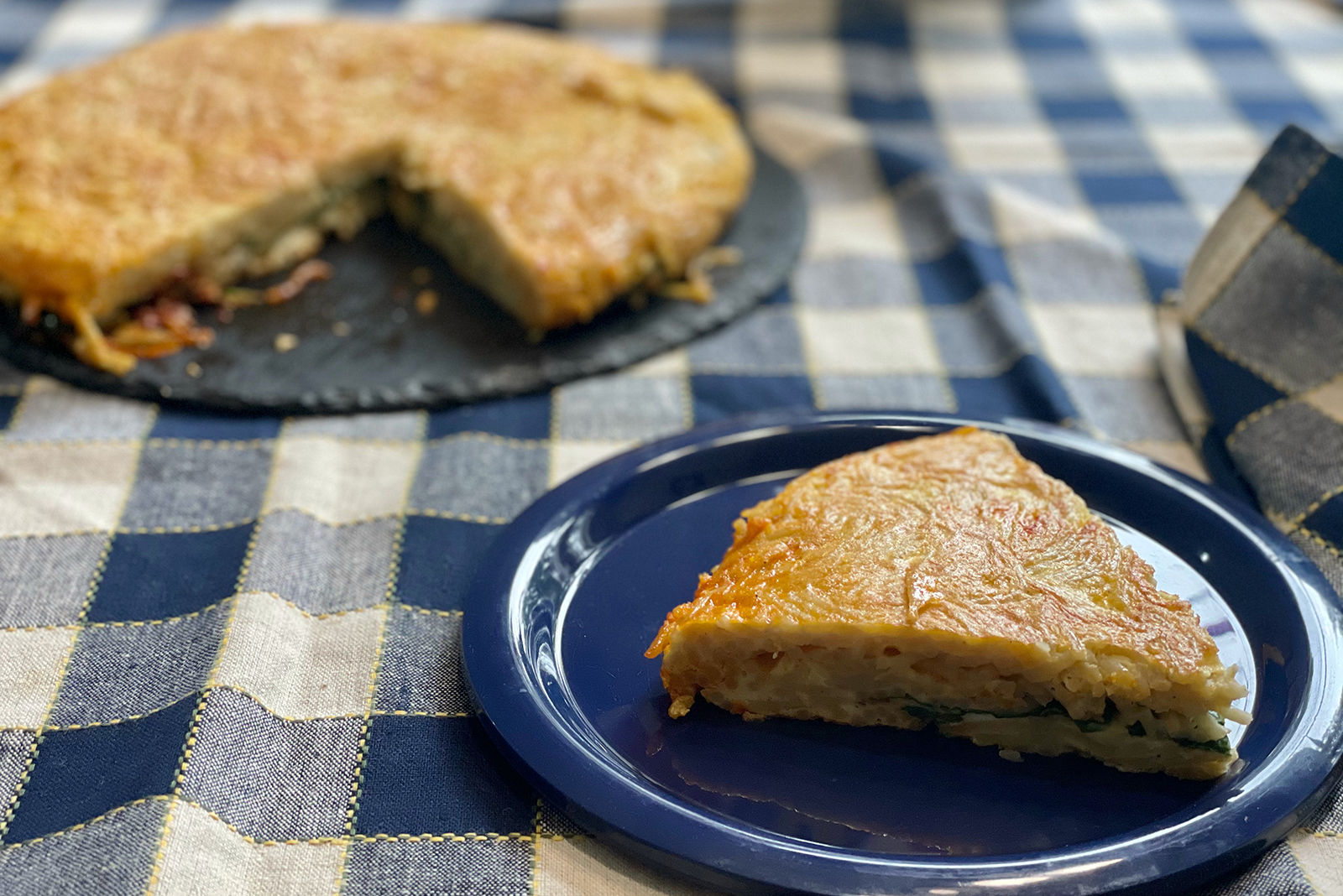 Pastafrittata pinaatilla, ricottalla ja nduja-salamilla