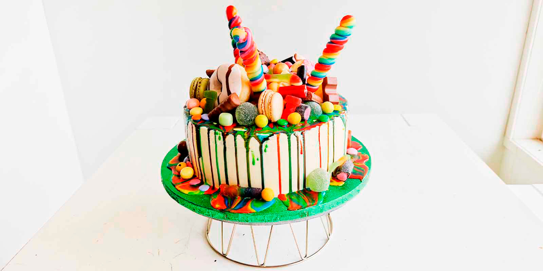 Makea school's out -kakku kesän sankareille