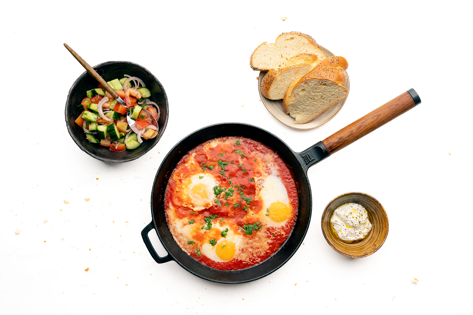 CHALLAH-LEIPÄ & SHAKSHUKA & SALAT ARAVI