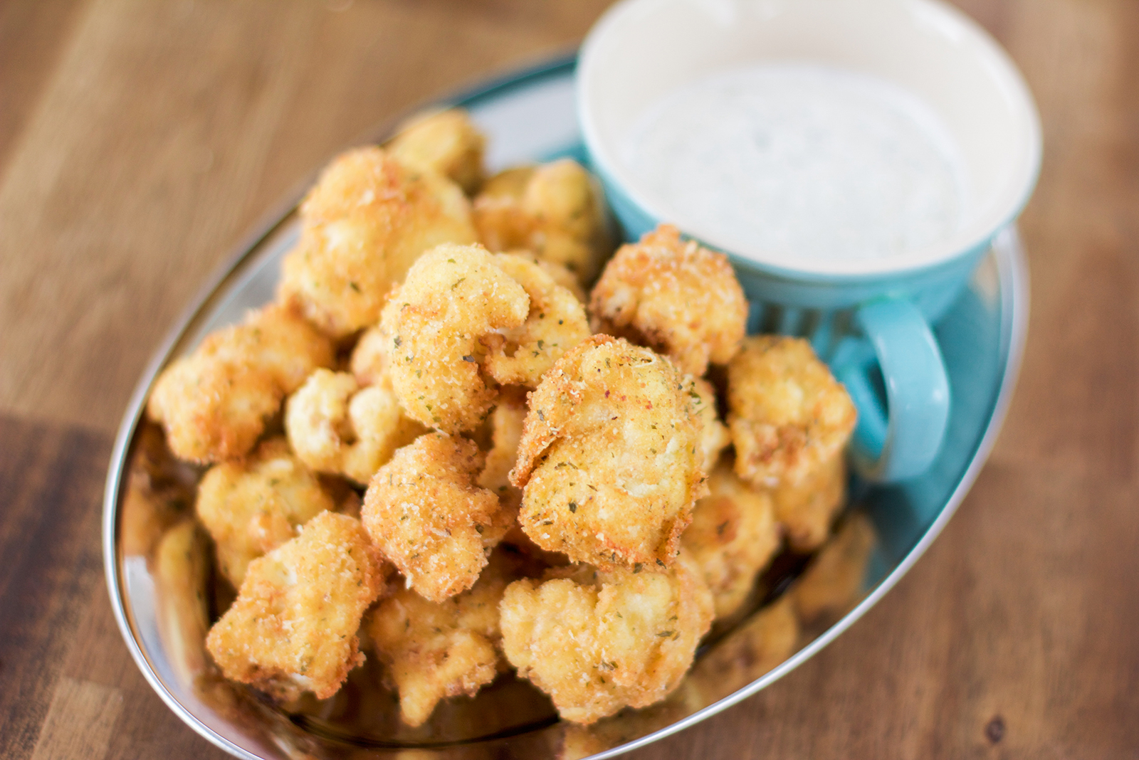 Friteerattu kukkakaali ja dippikastike