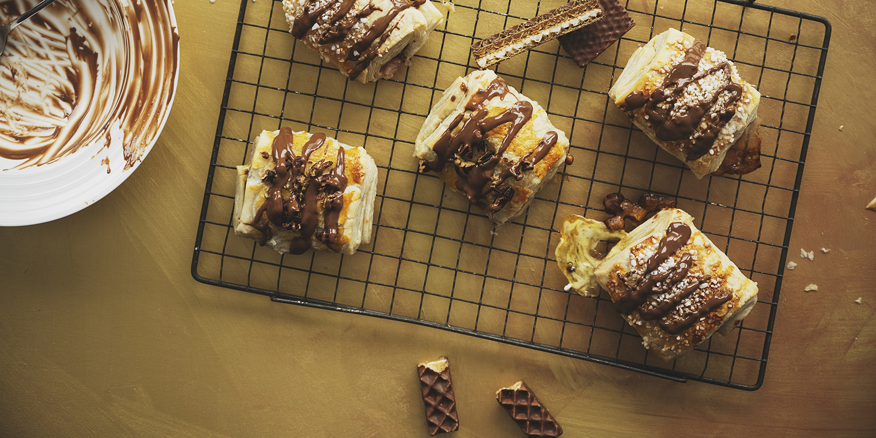 Överisuklaiset lehtitaikinaleivonnaiset