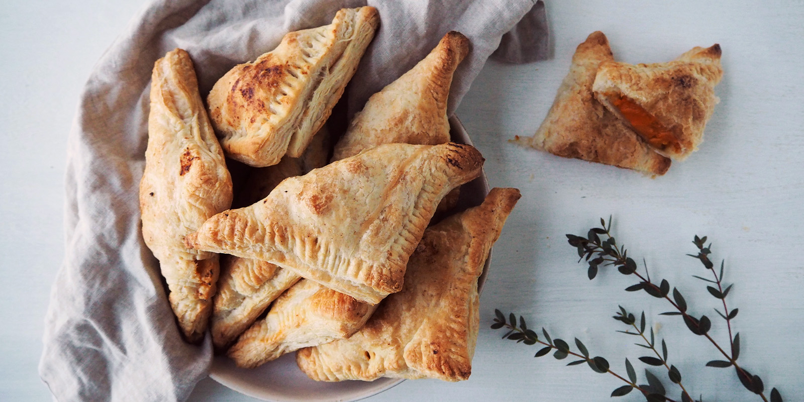 Bataatti-currypasteijat