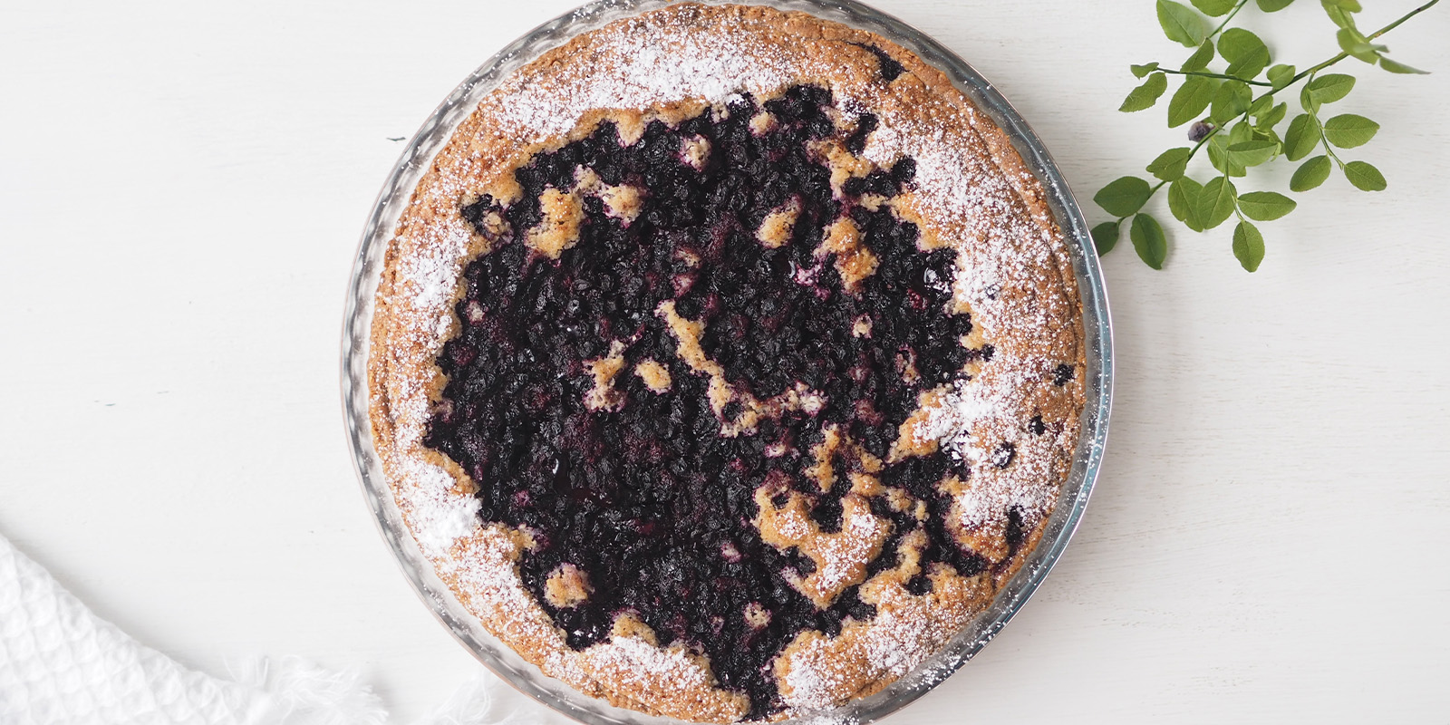 Valkosuklainen hasselpähkinä-mustikkapiirakka