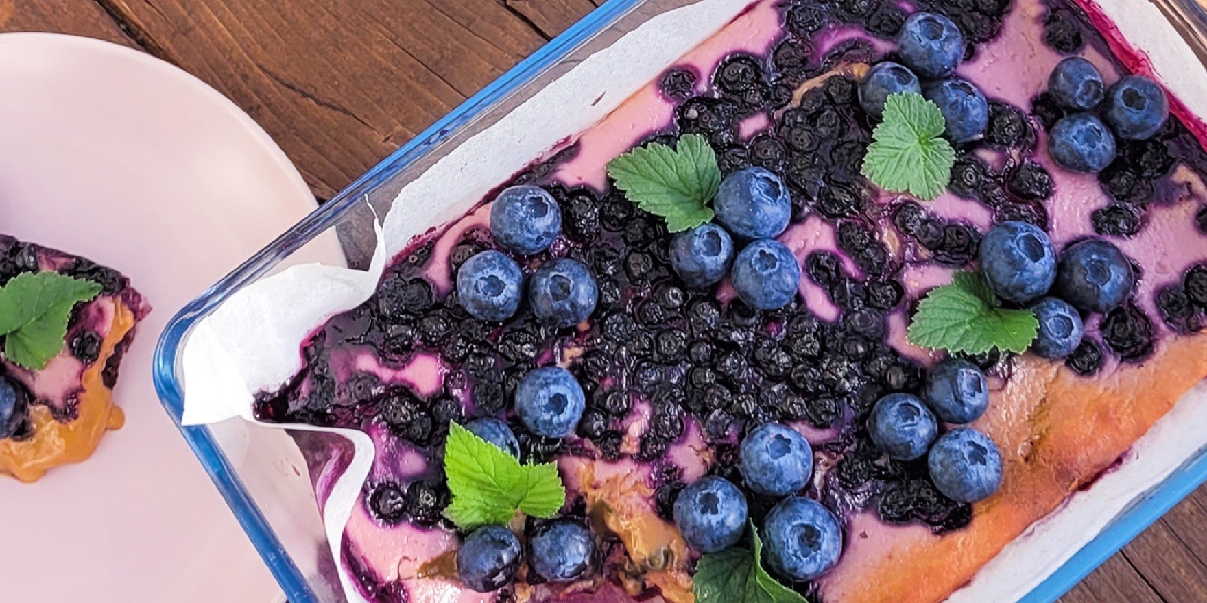 Kinuskinen kerrosmustikkapiirakka