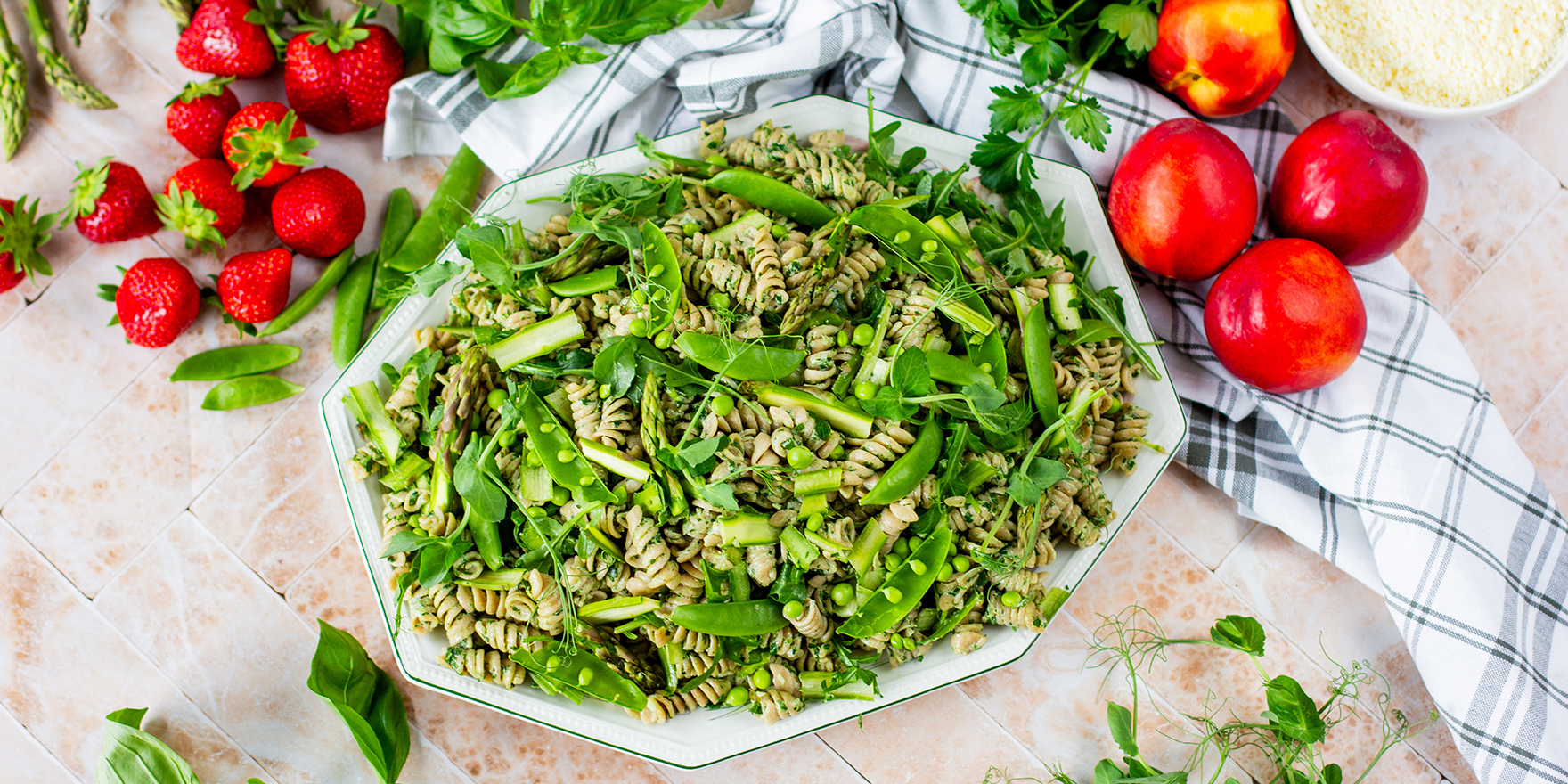 Vihreä pastasalaatti juhliin