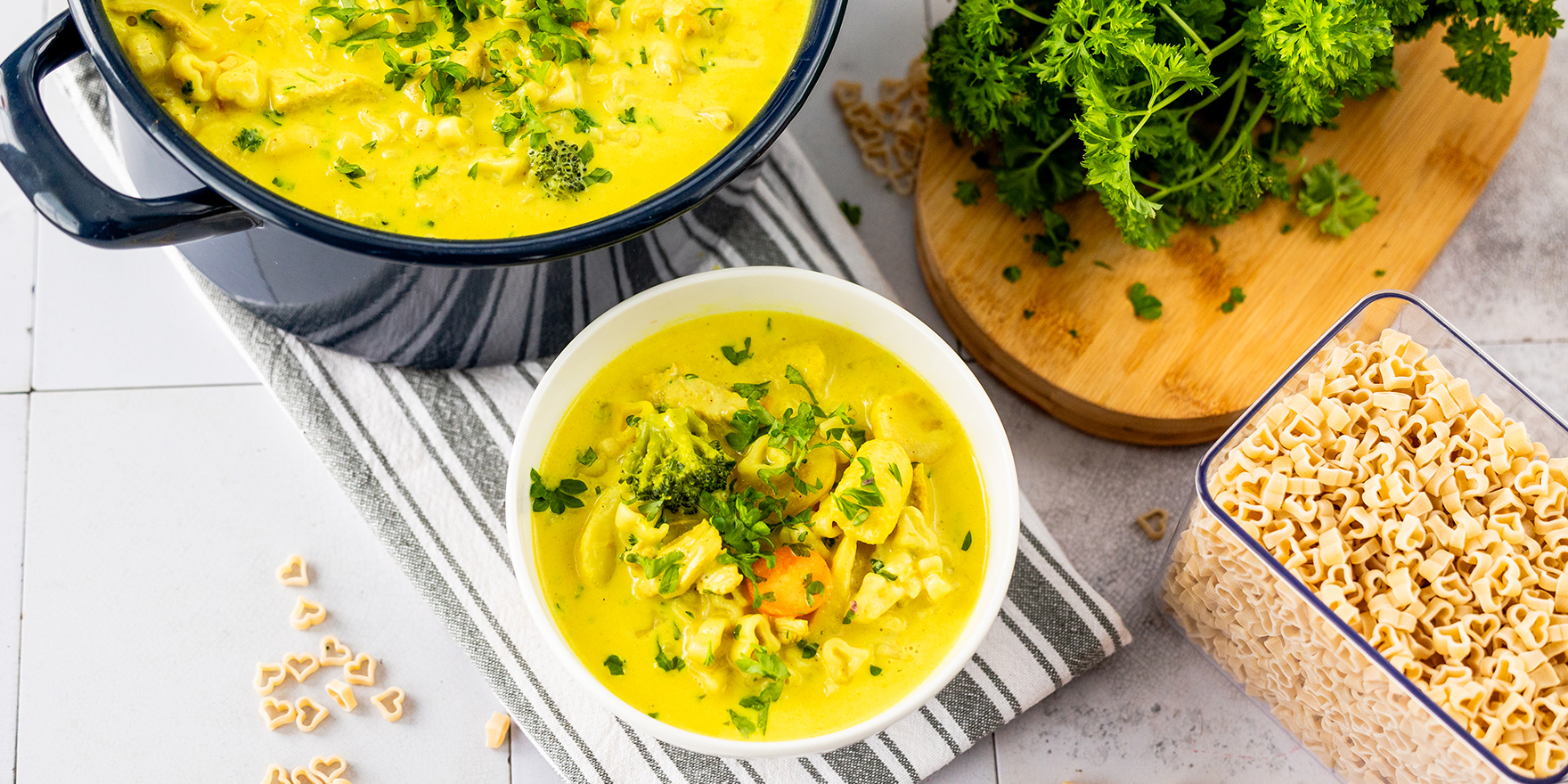 Kermainen kanakeitto sydänpastalla