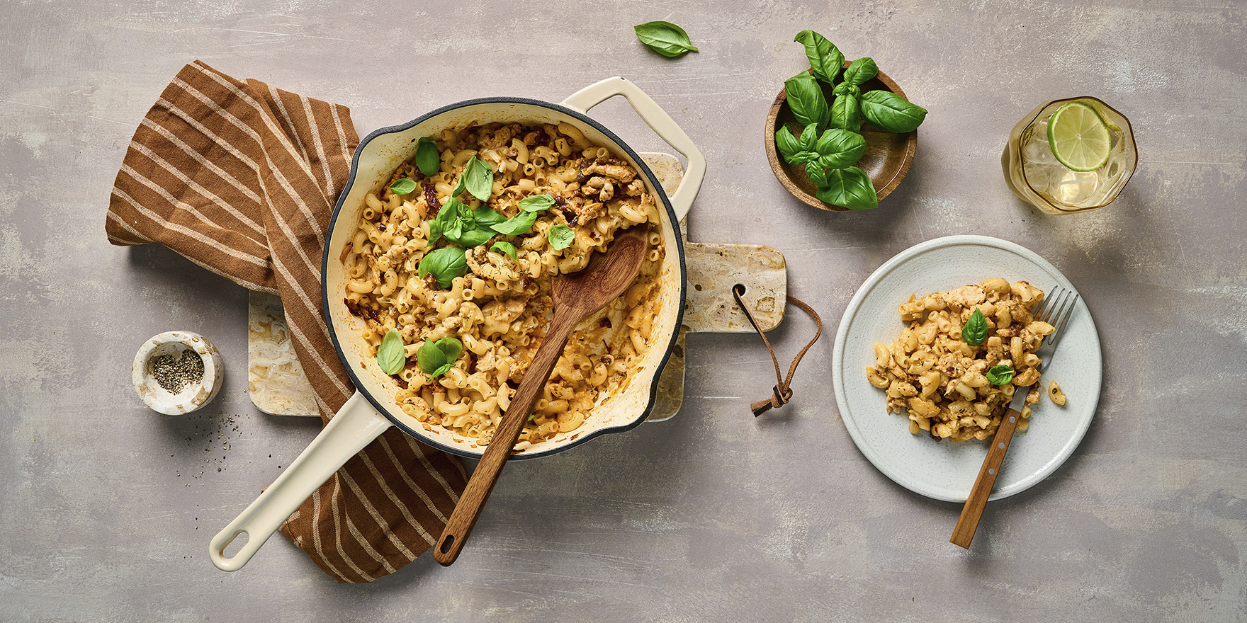 Annoskuva pannumakaronilaatikosta lautasella