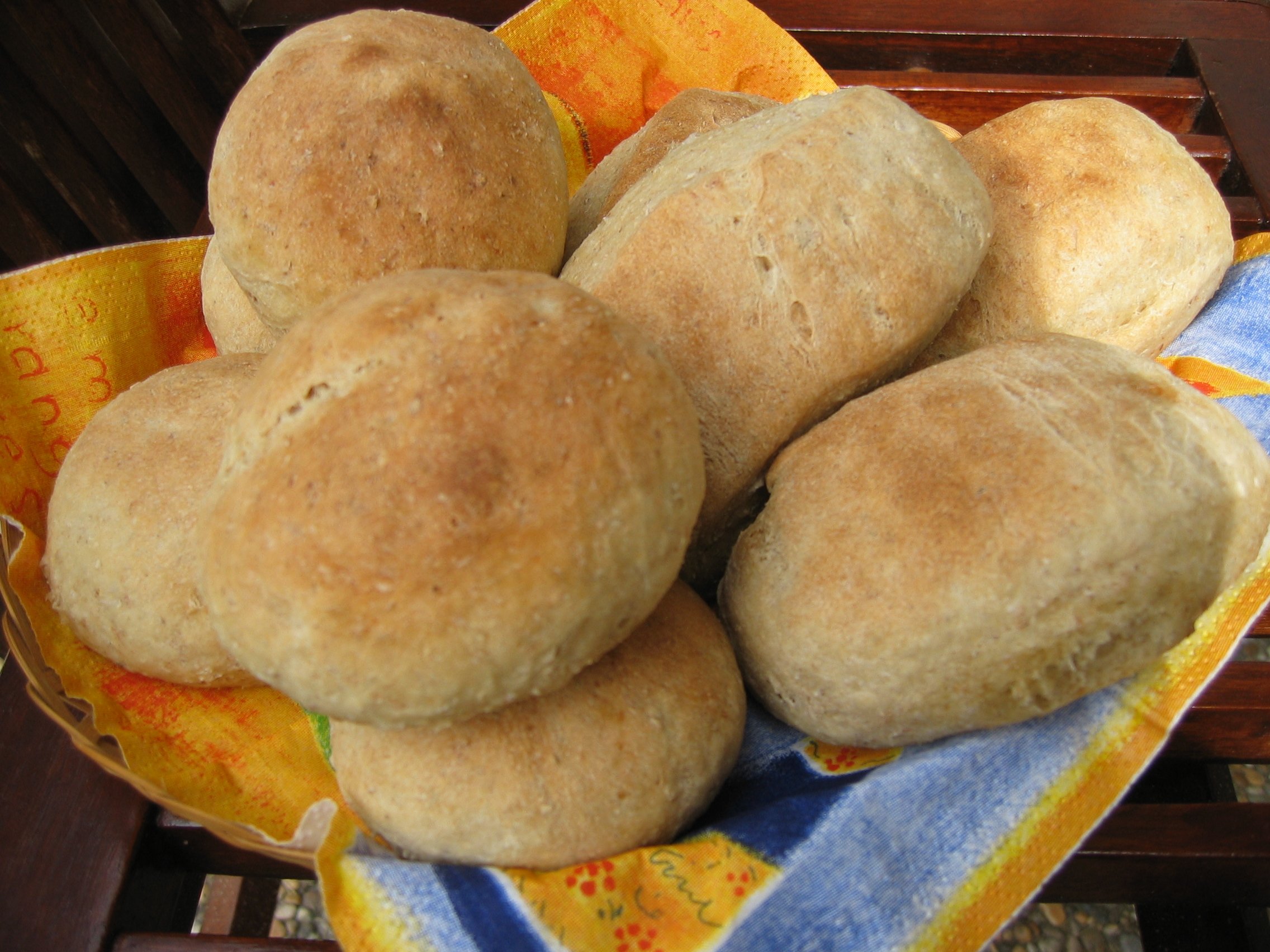 Aamulla leivottavat sämpylät