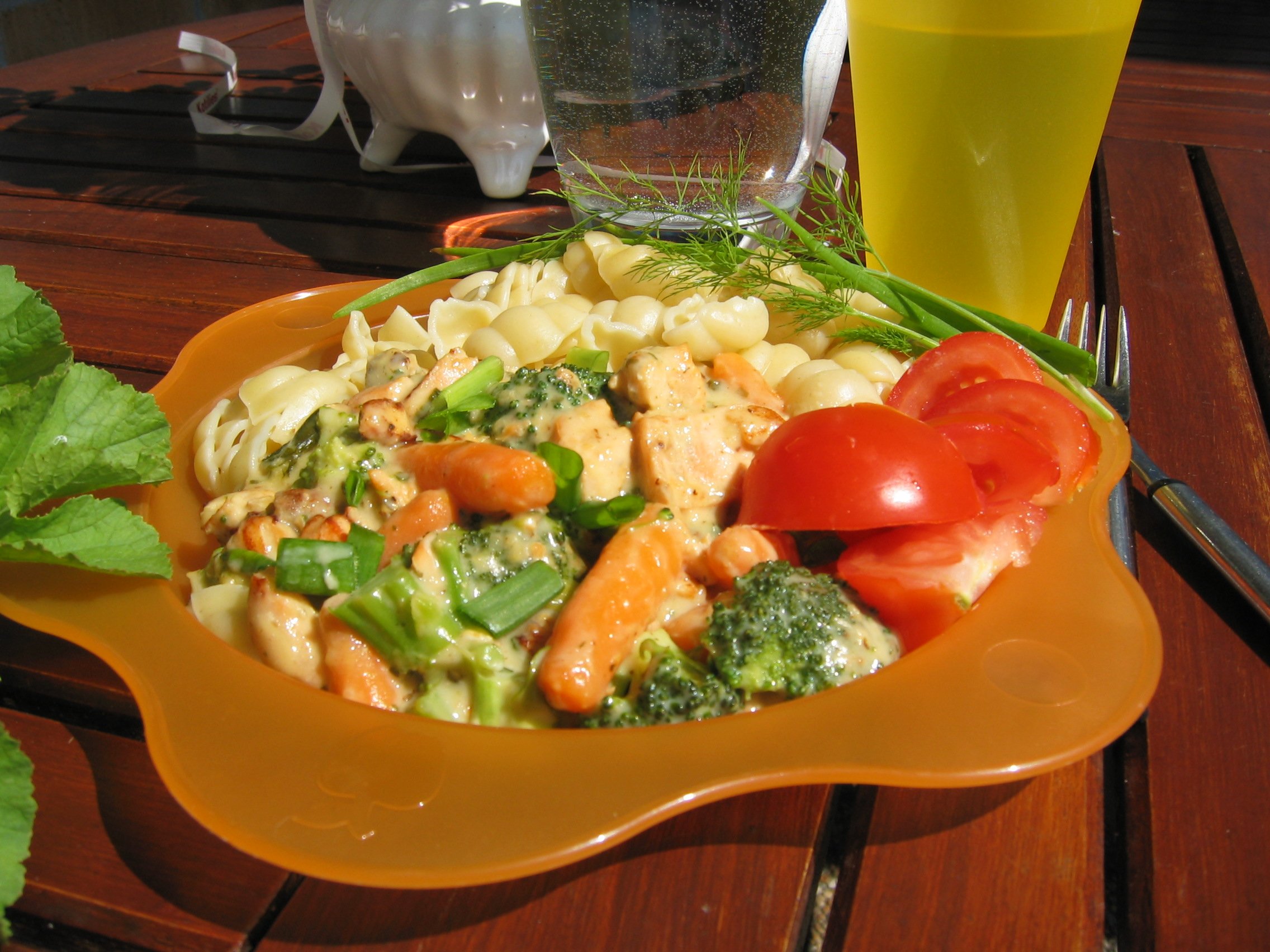 Fusillit lohikastikkeella