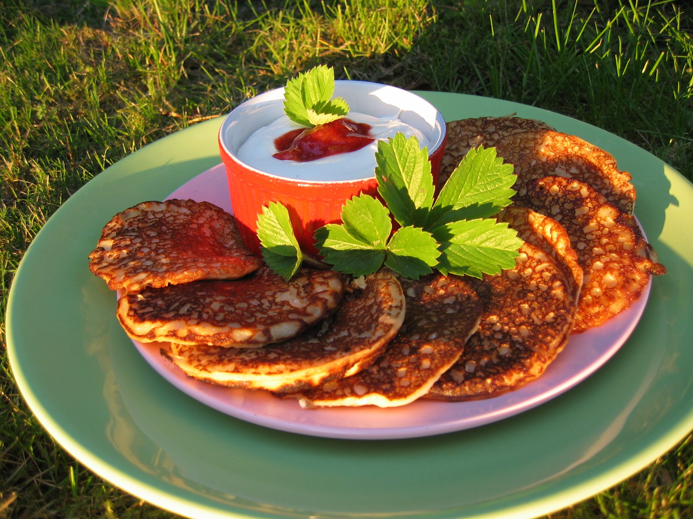 Kookosletut mansikoilla &amp;amp; valkosuklaarahkalla