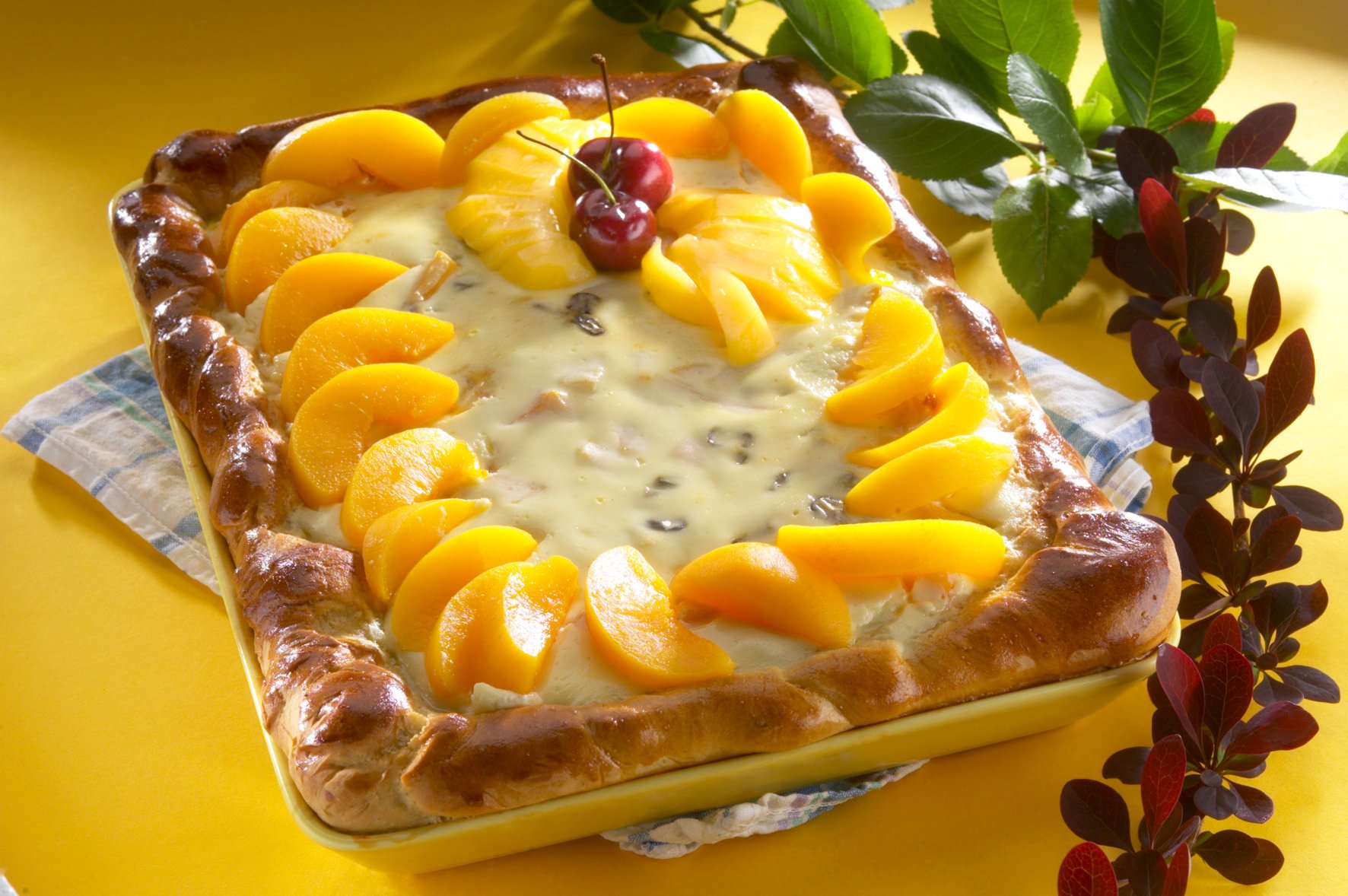 Persikka-mangorahkapiirakka Pullataikinasta