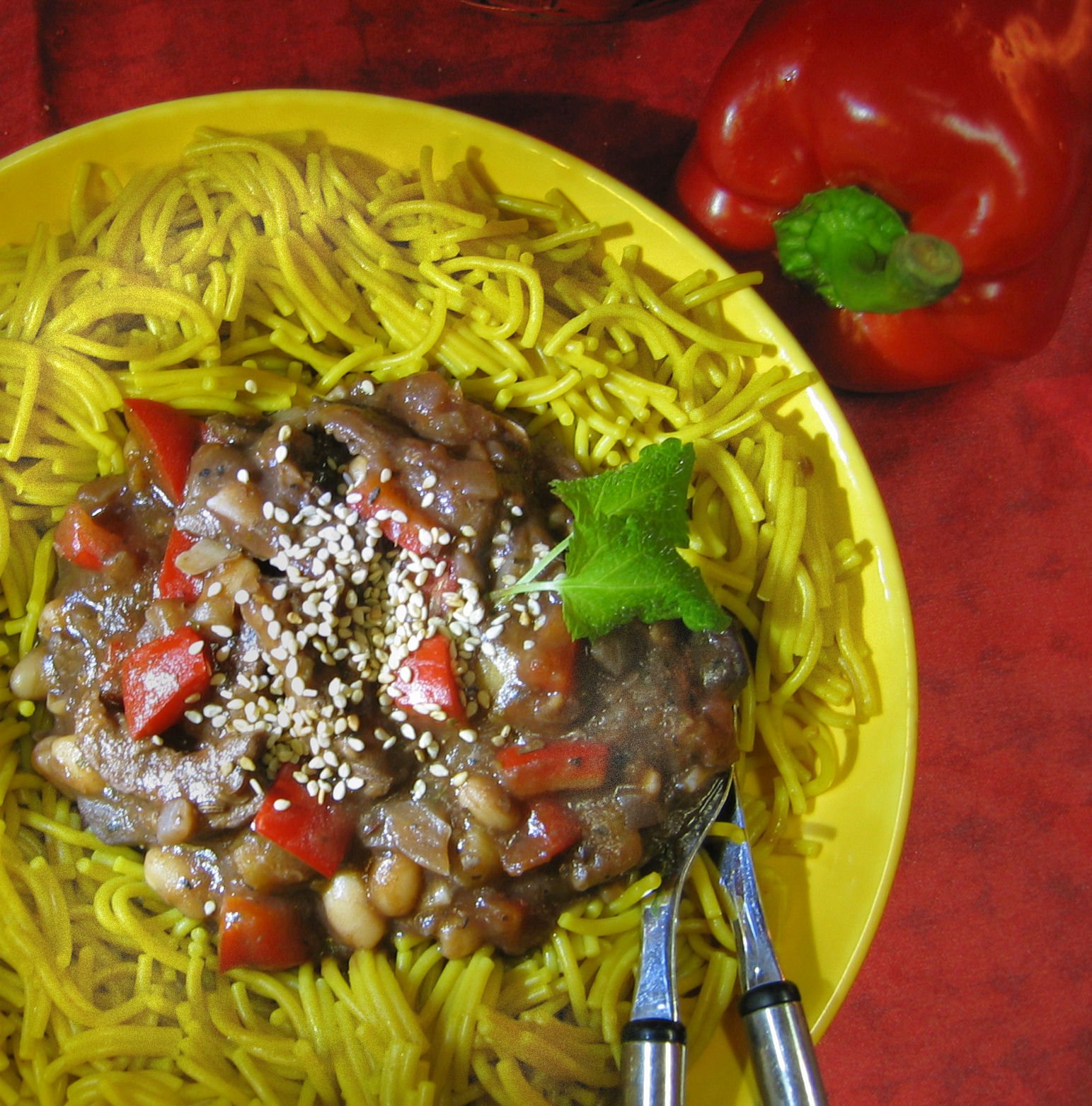 Pasta meksikolaisella kastikkeella