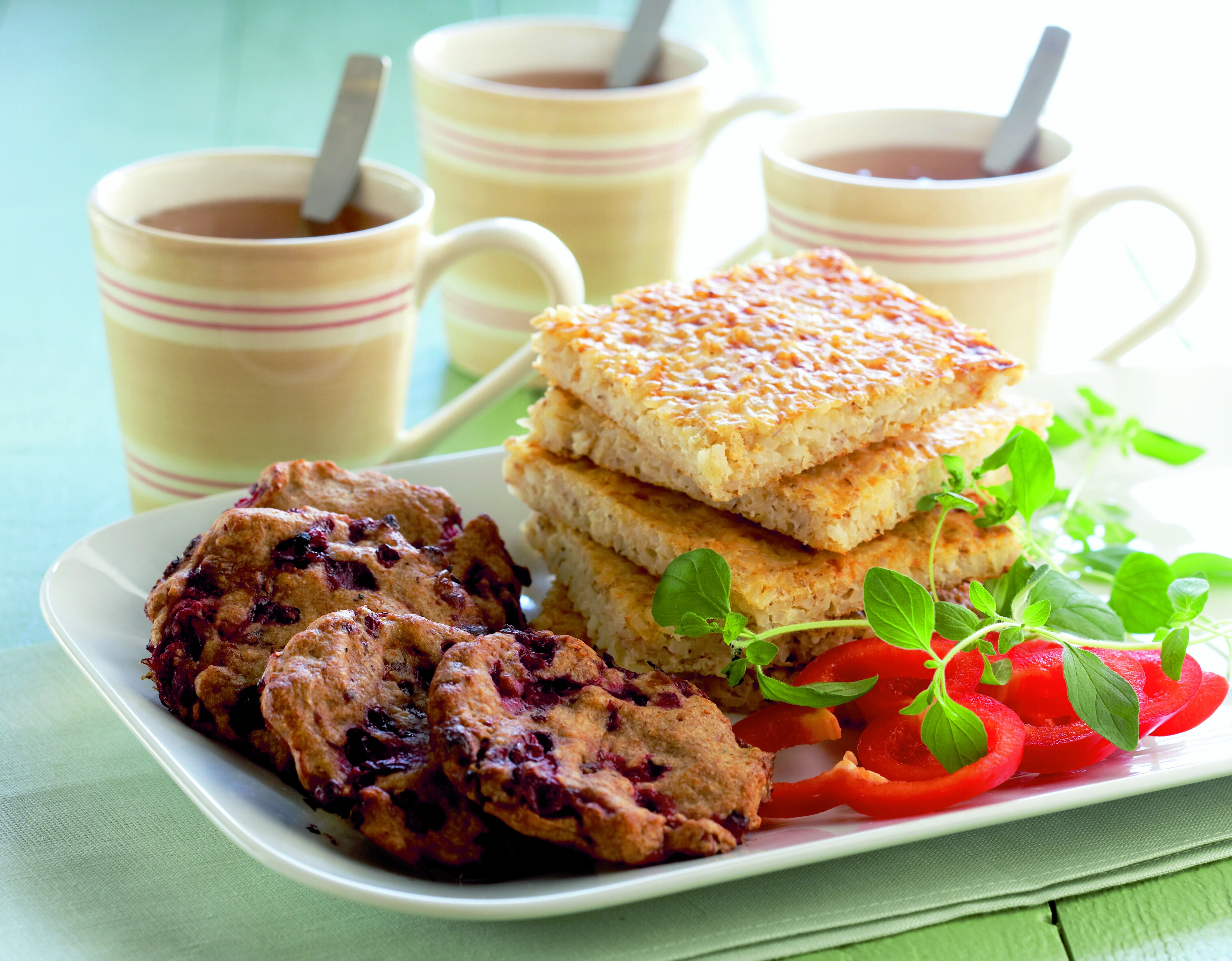 Rukiiset puolukka-taatelirieskaset