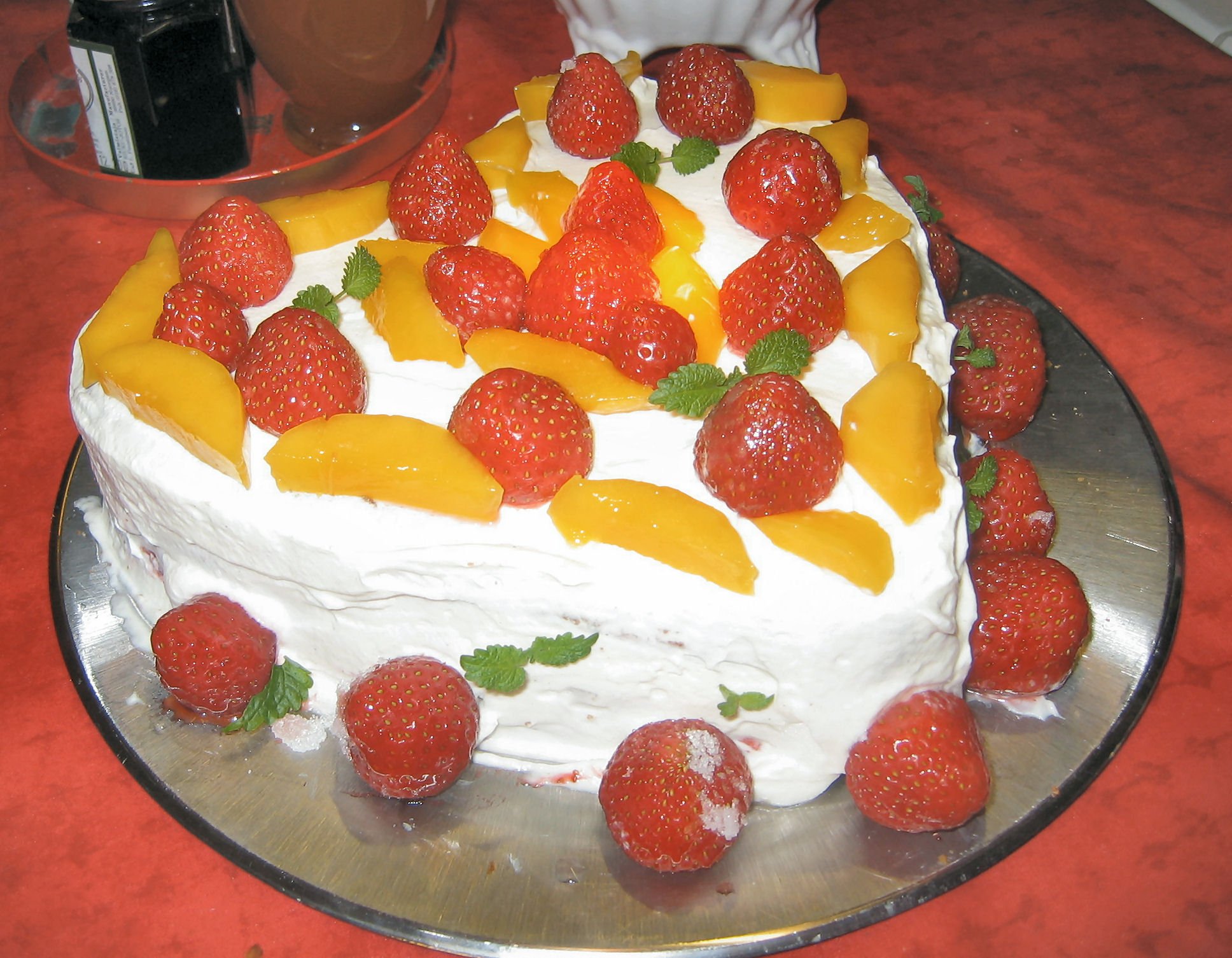 Sydän Täytekakku Mansikka-mango täytteellä