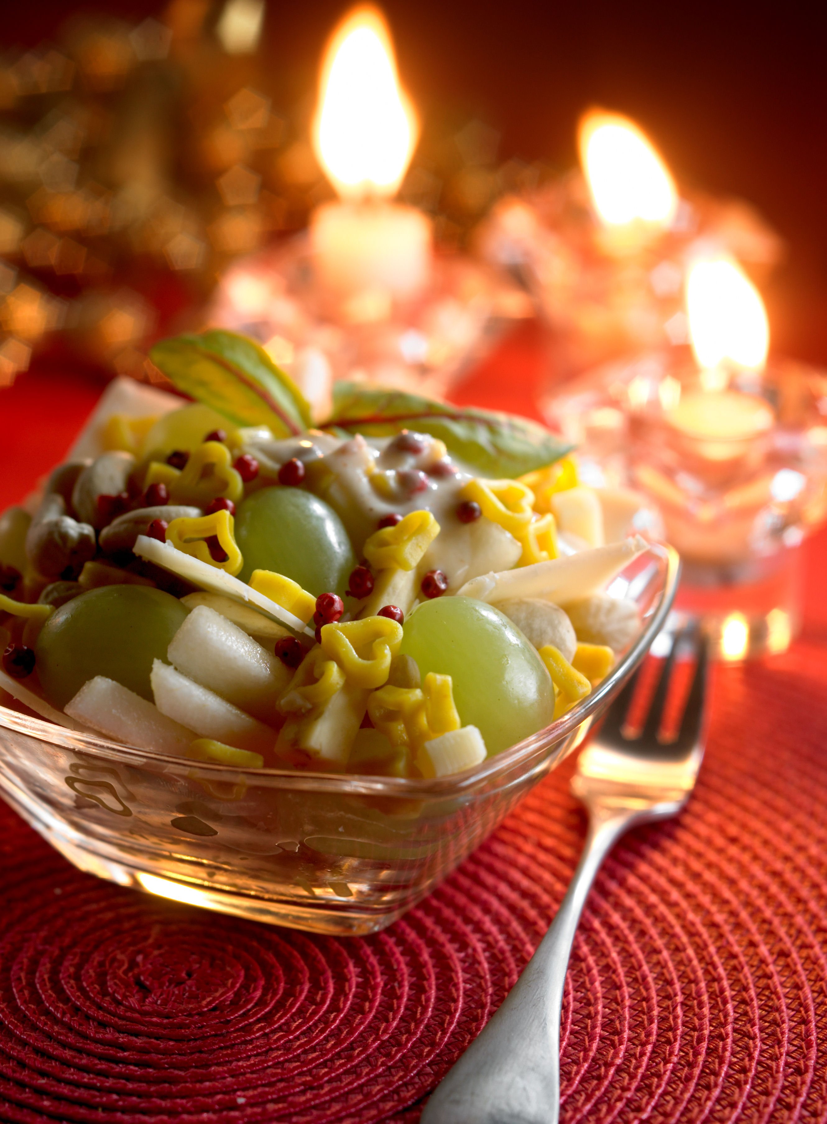 Cashew-pastajuustosalaatti