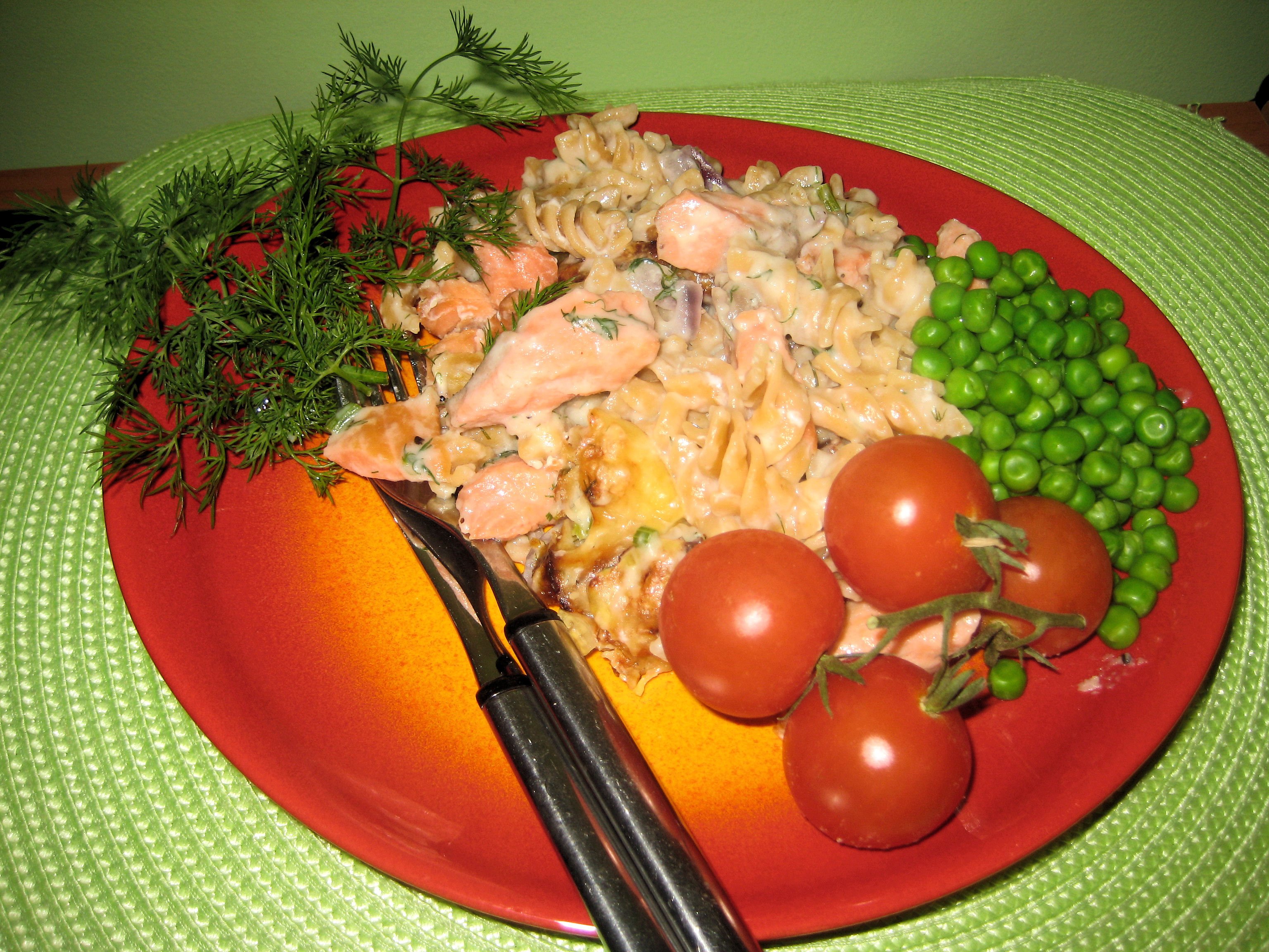 Savulohi-Tomaatti-Chilipastavuoka