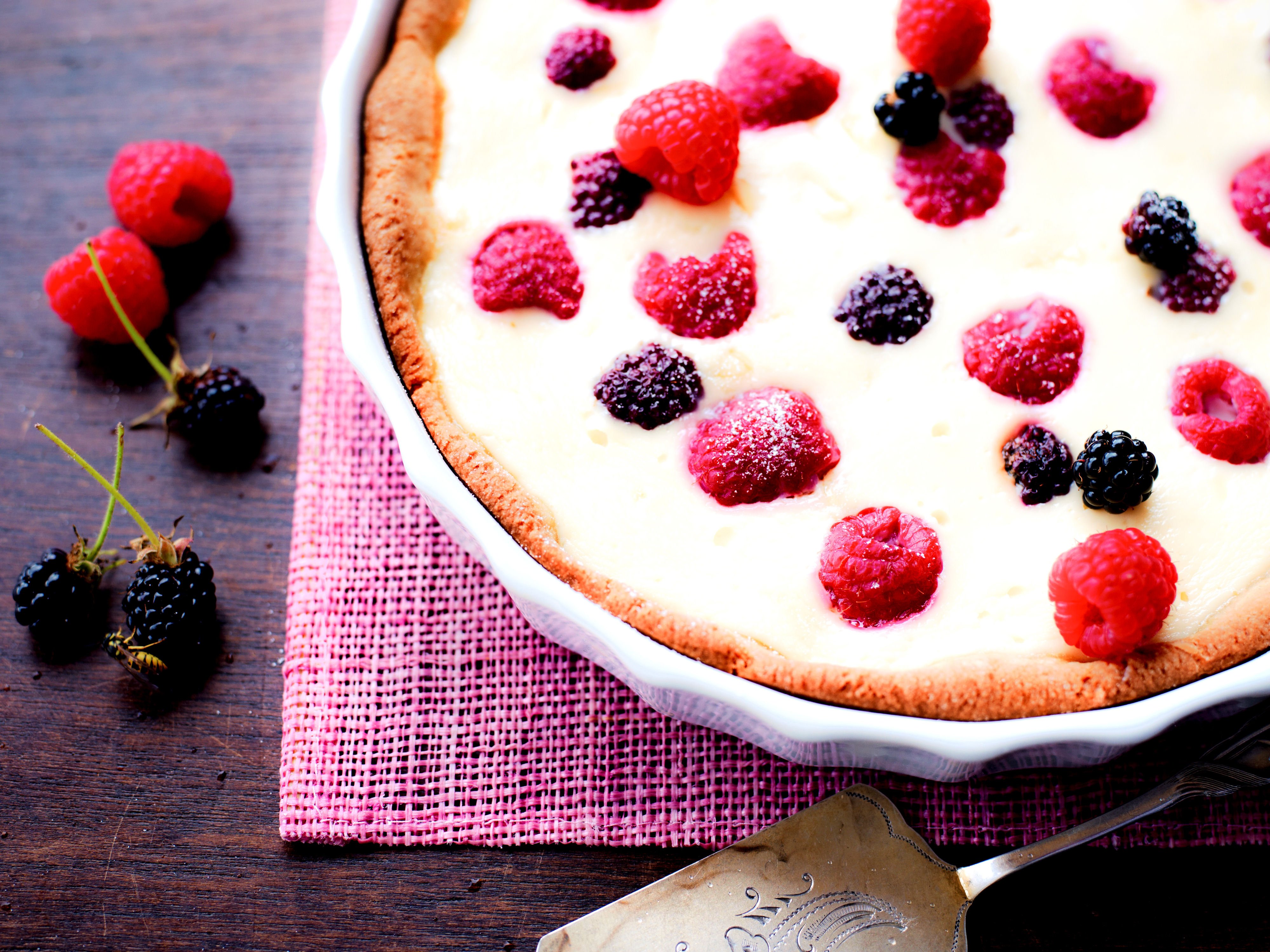 Kuningatar Valkosuklaapiirakka