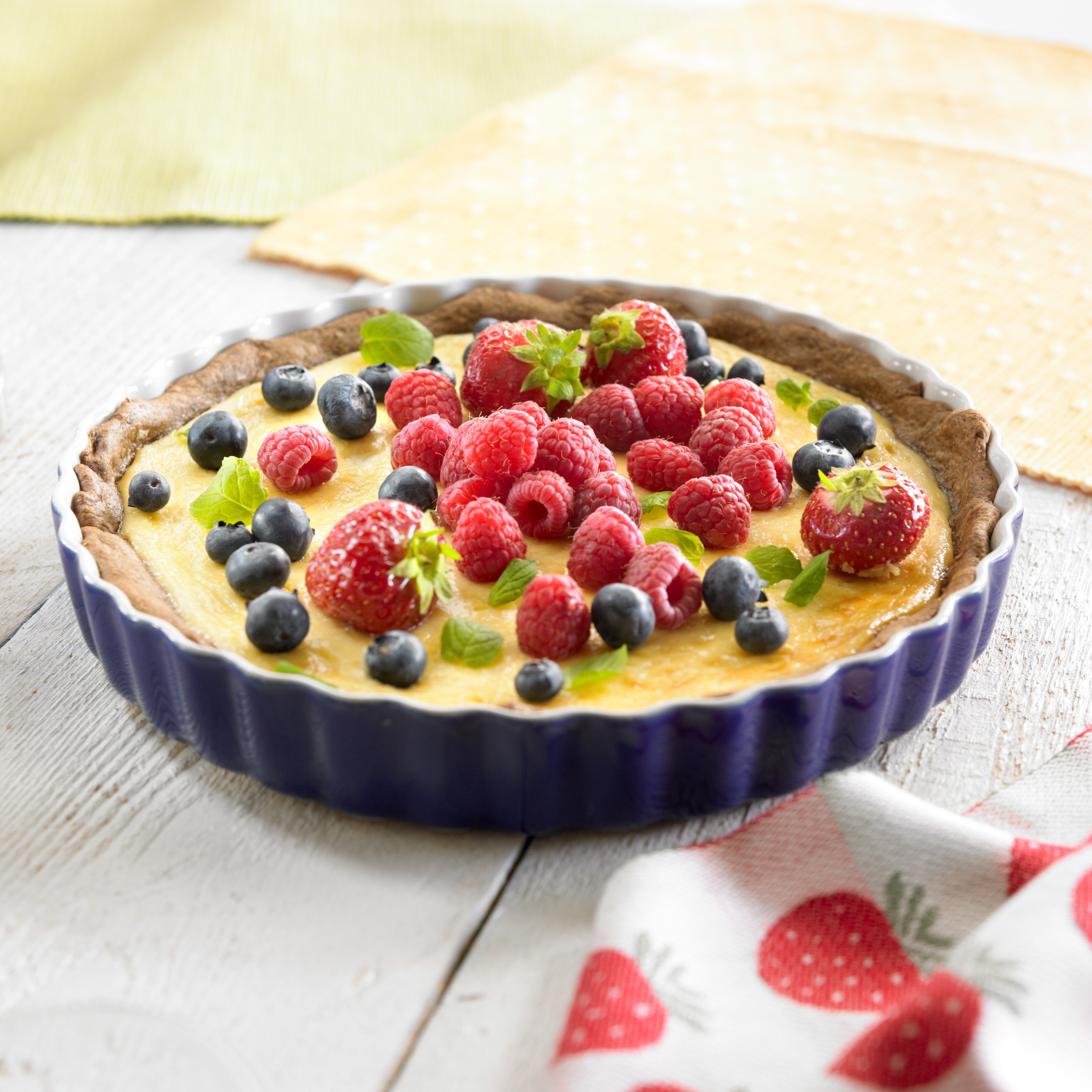 Rahkapiirakka tuoreilla marjoilla