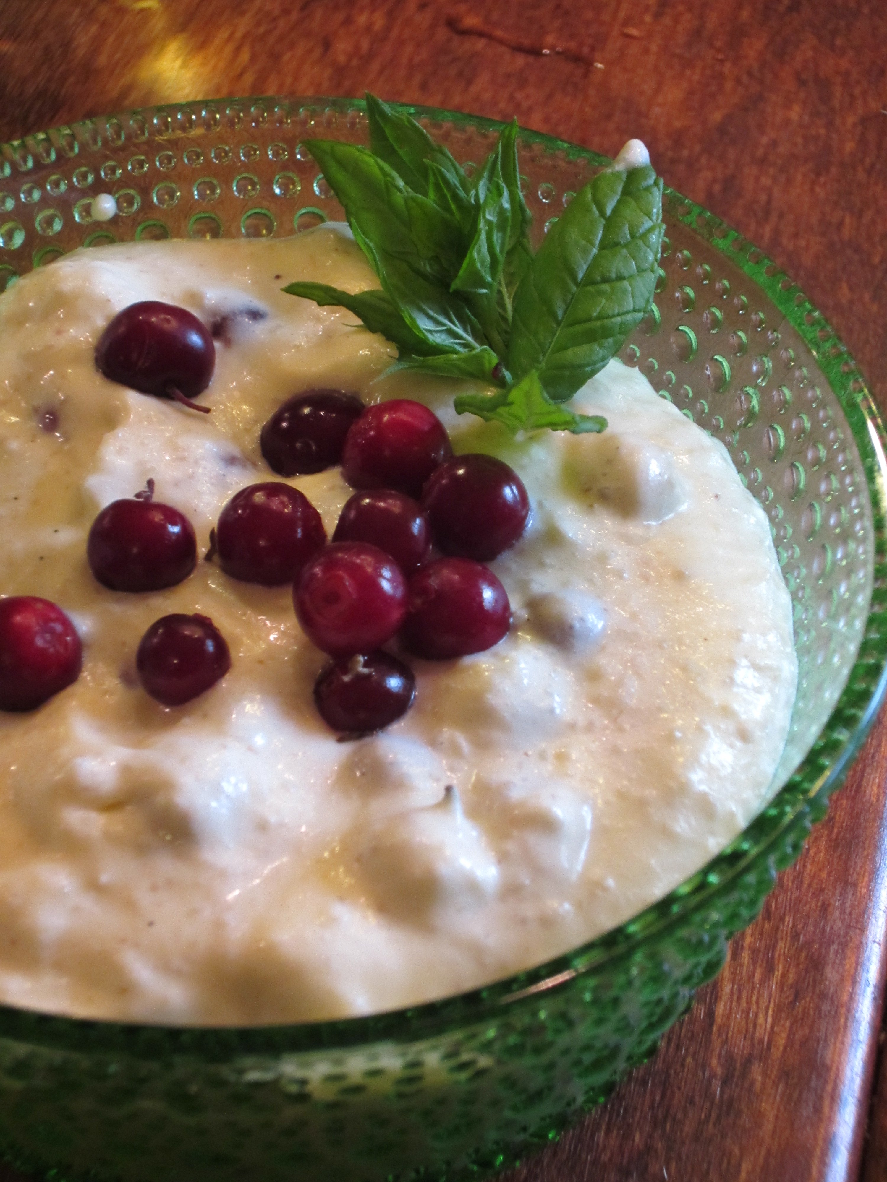 Puolukka-mannavaahto