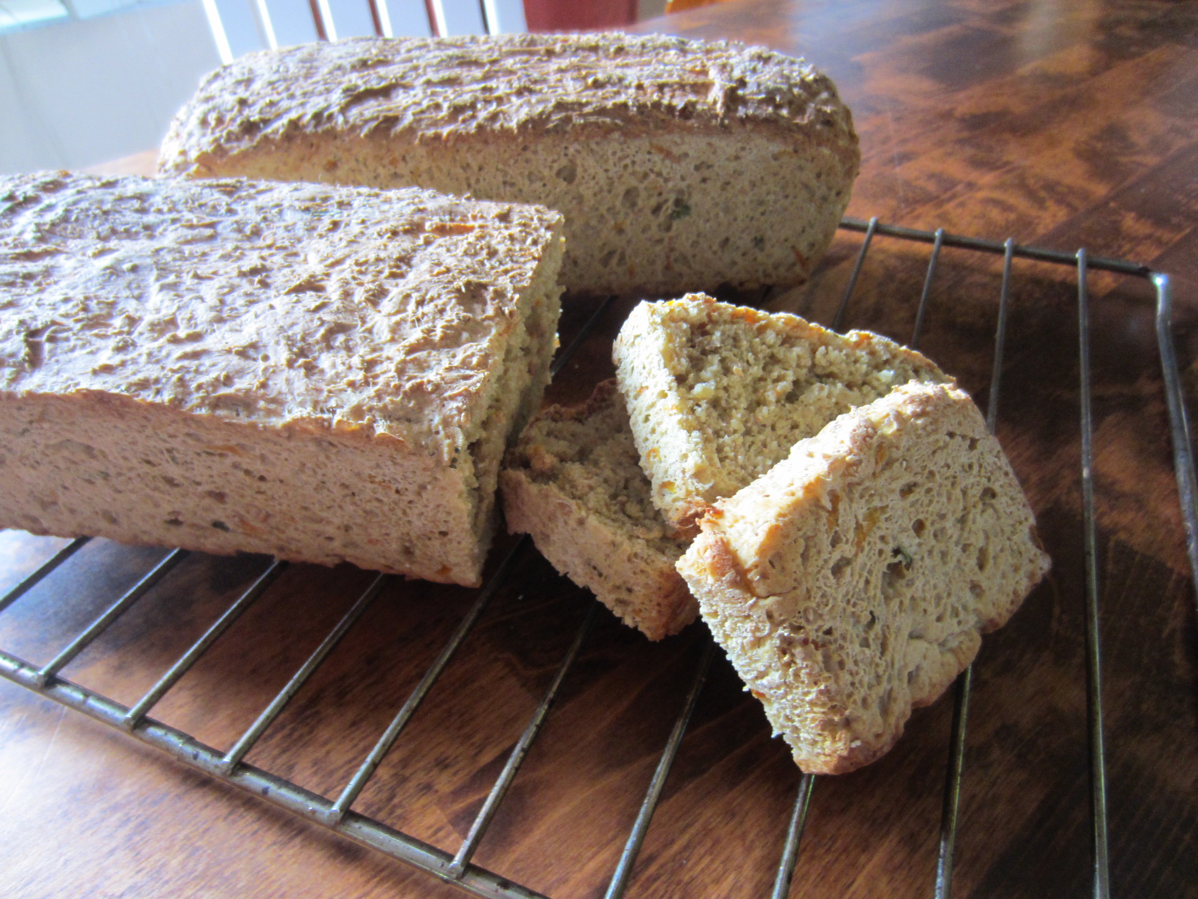 Mausteinen porkkanaleipä