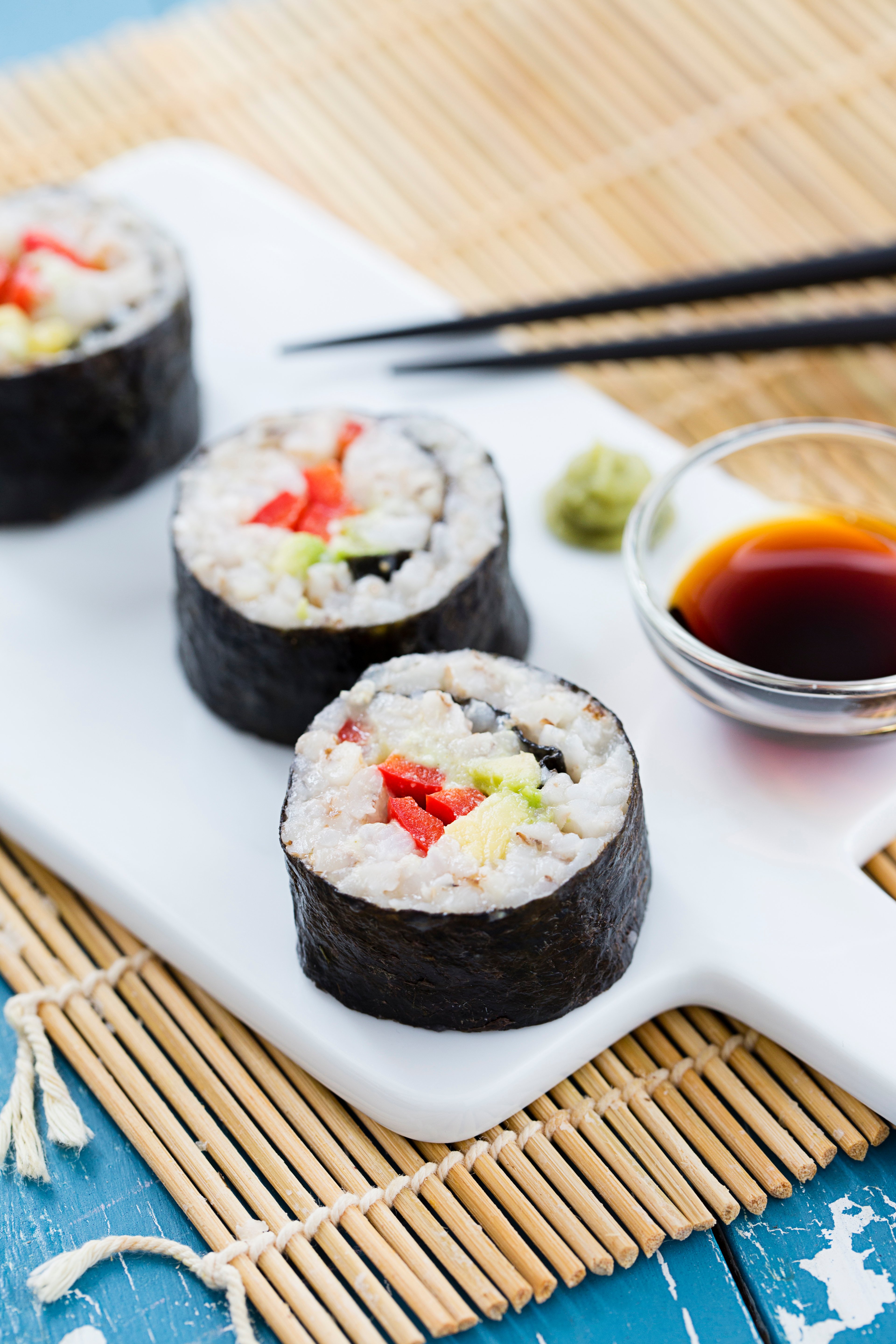 Sushit ohrasta avokadotäytteellä