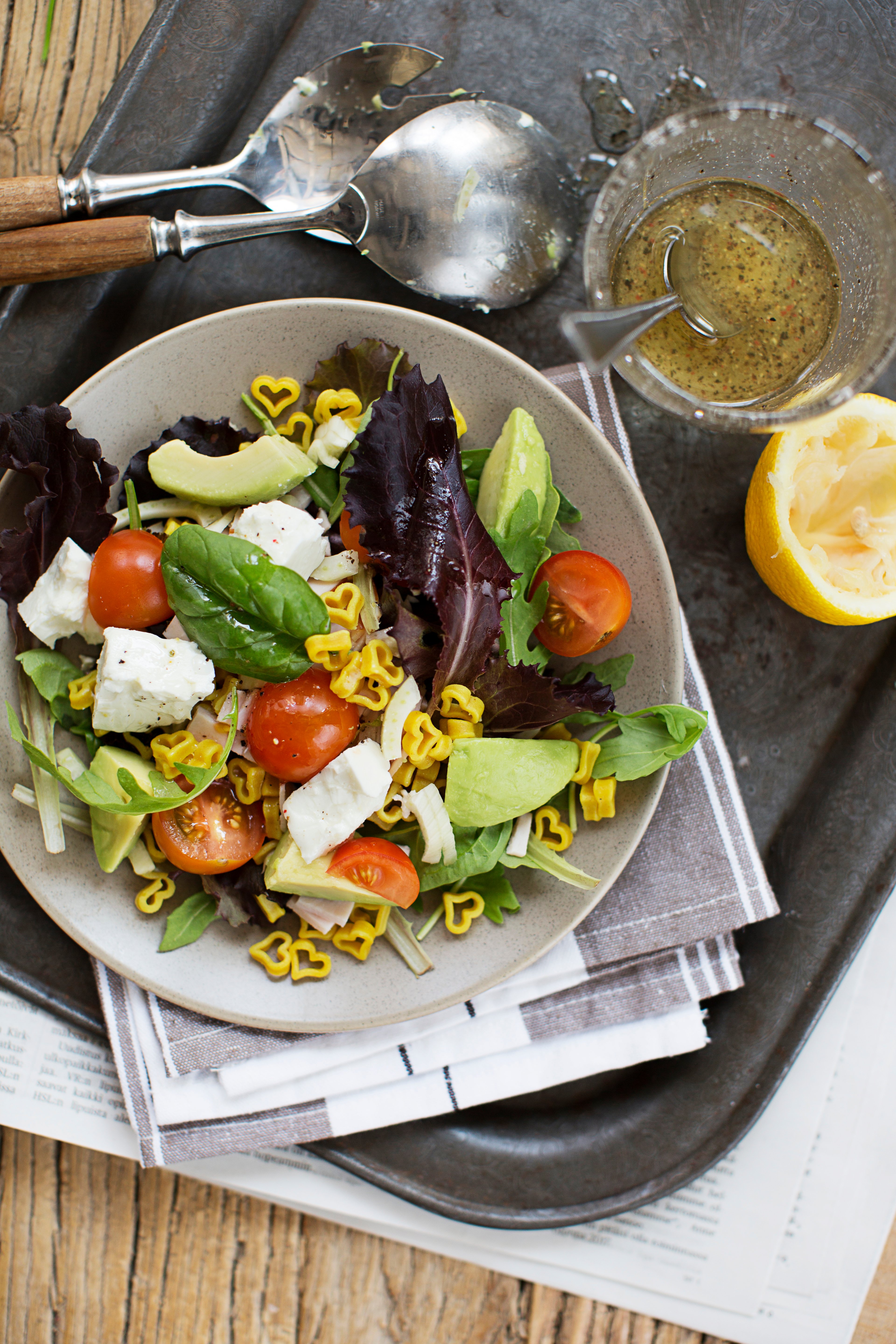 Täysjyväpastasalaatti