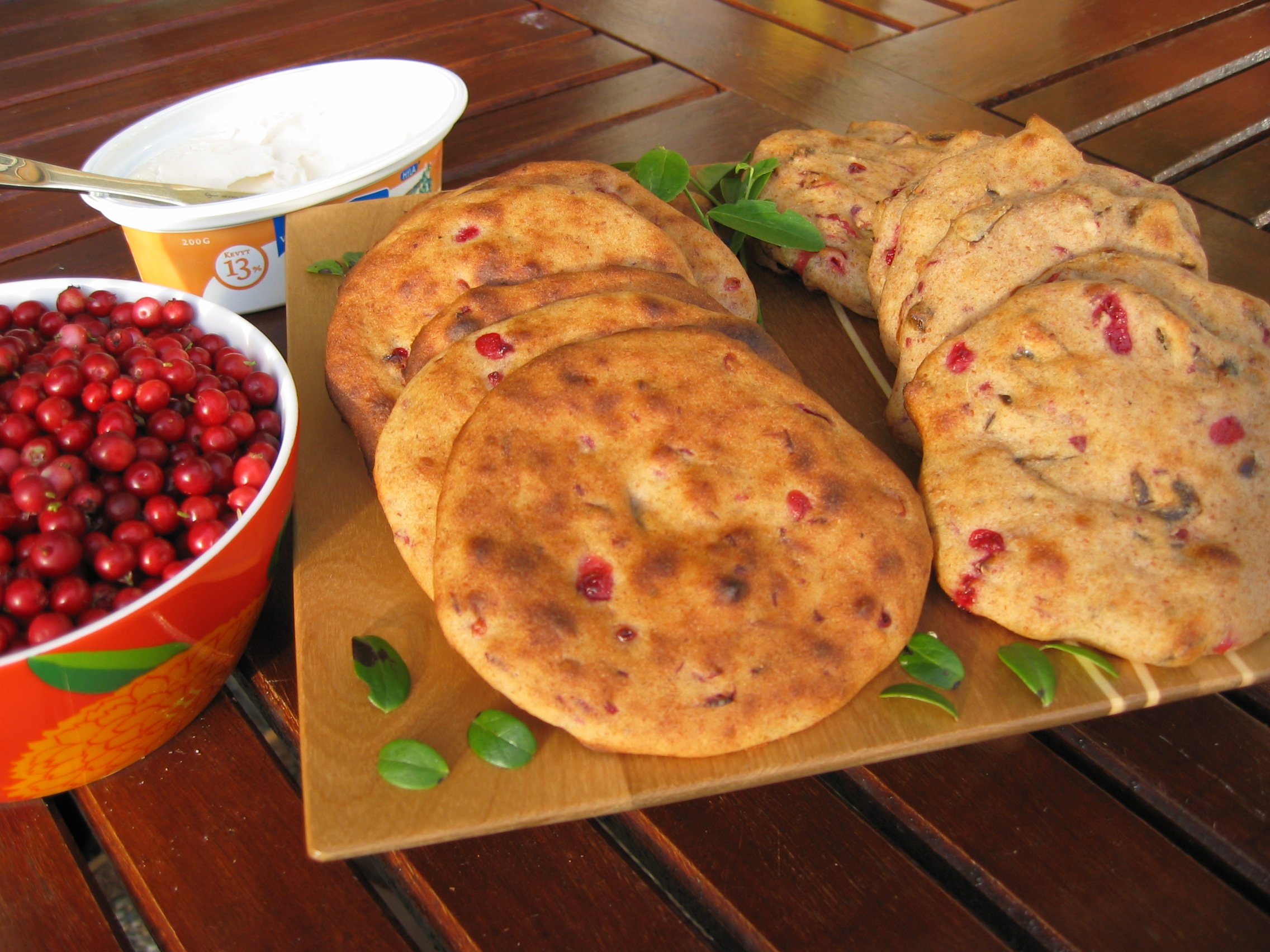 Puolukka-taatelirieskaset