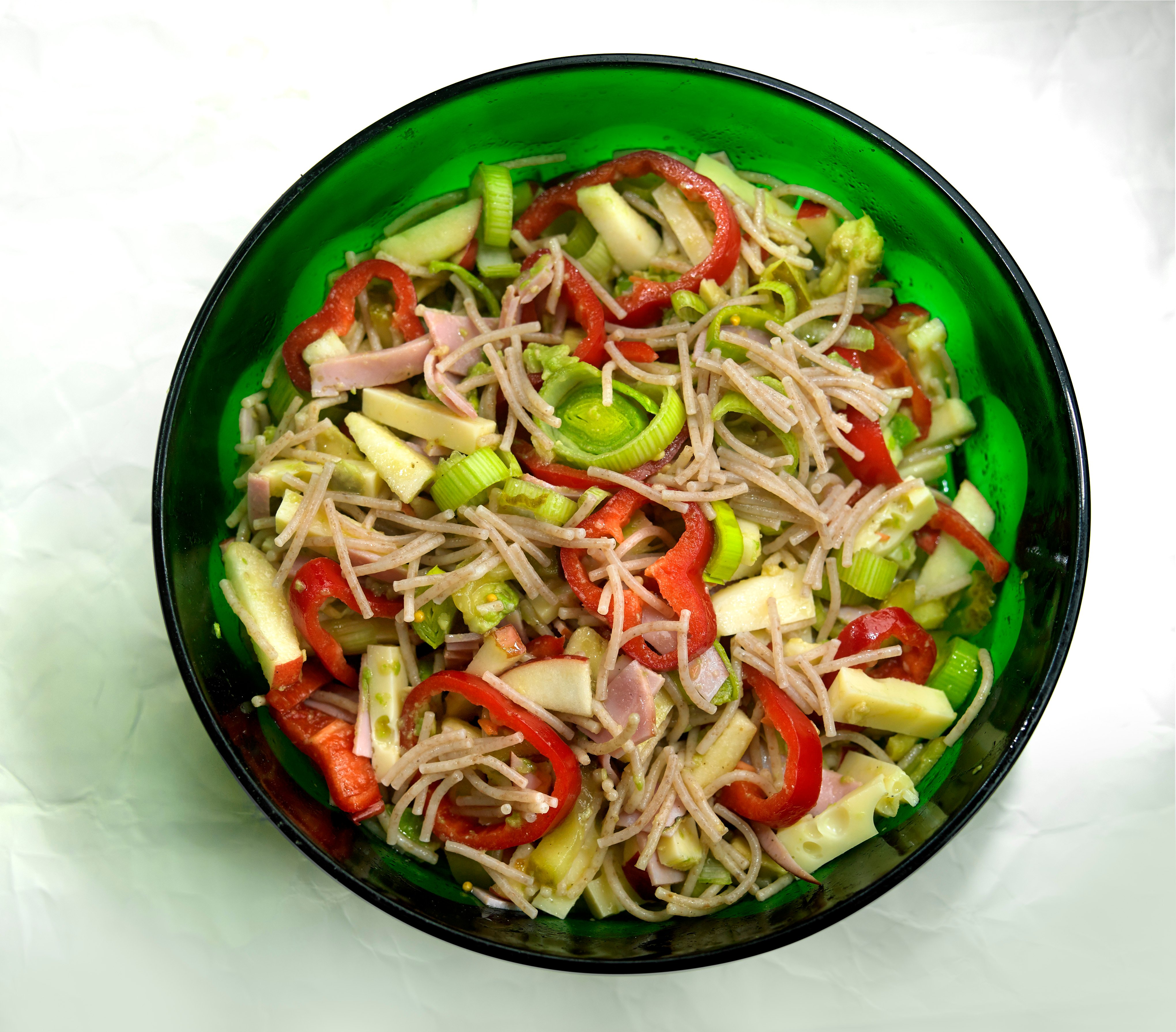 Kinkku-juustosalaatti