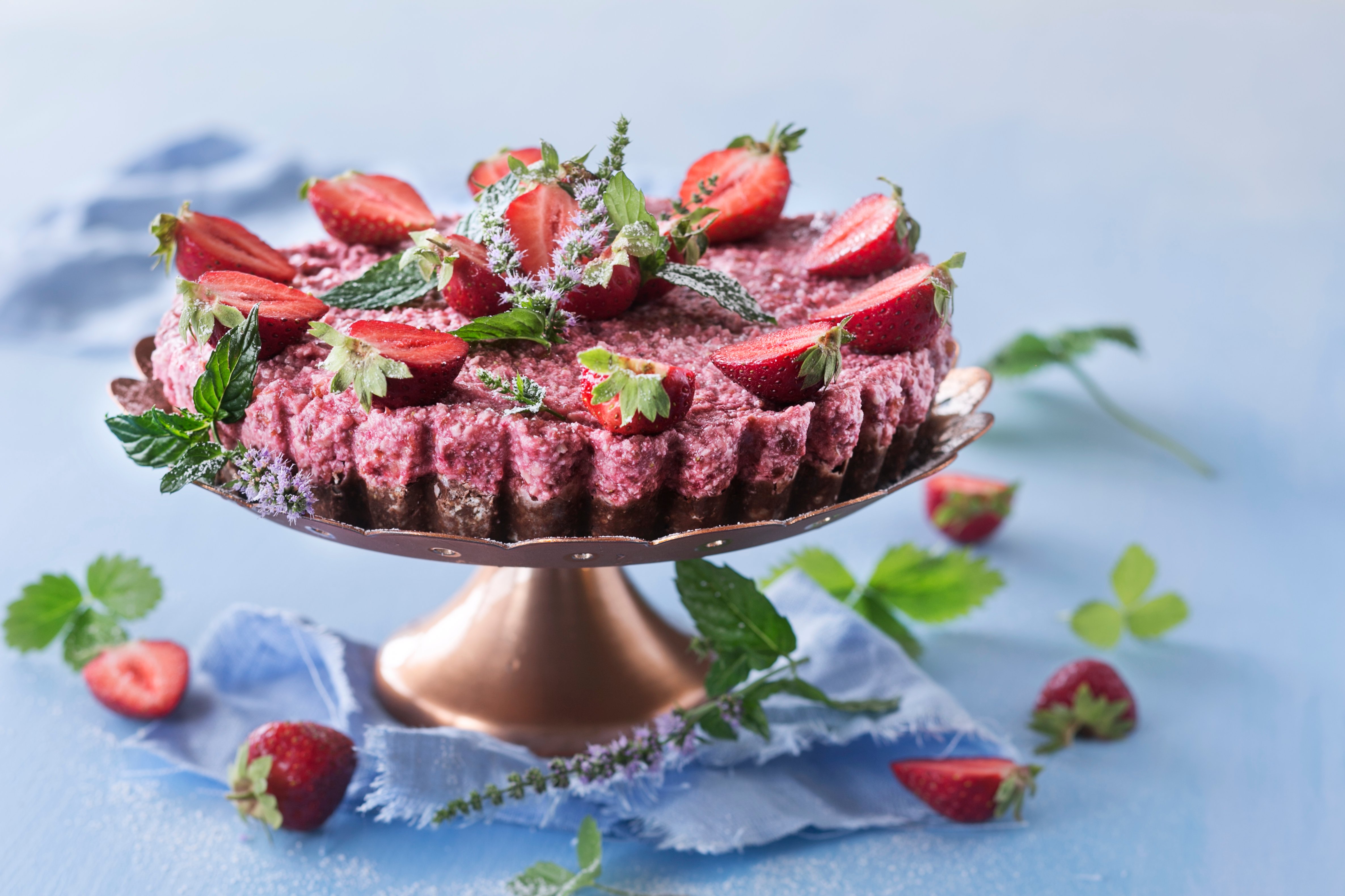 Mansikkasuklaakakku ilman uunia