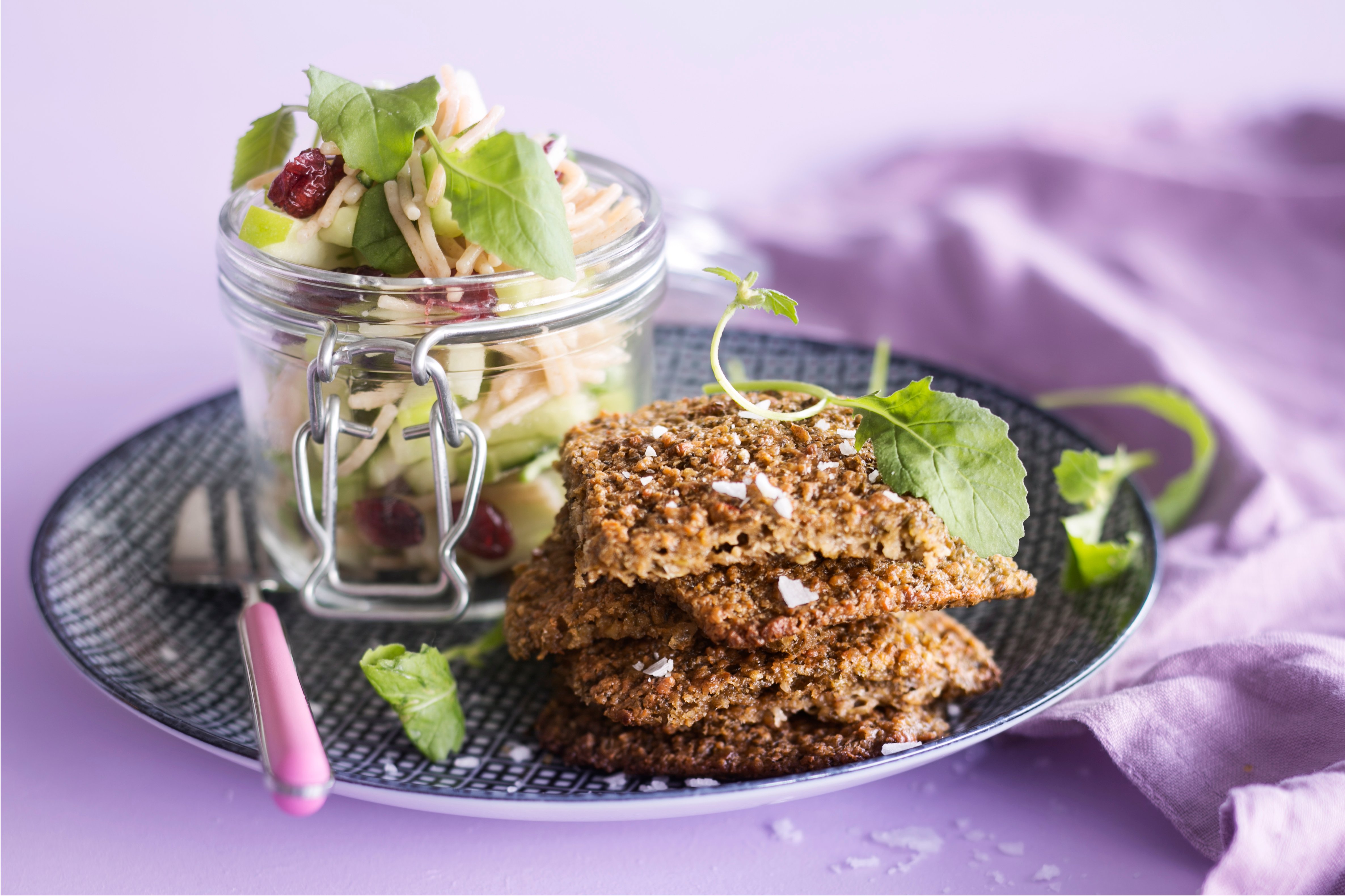 Falafel-pihvit ja raikas rakettilisäke