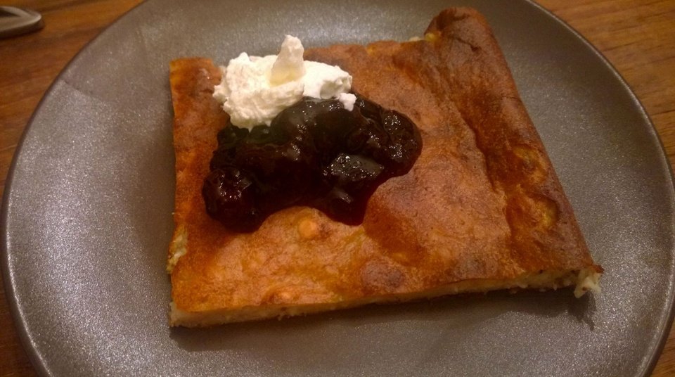 Hedelmäinen Ahvenanmaan pannukakku