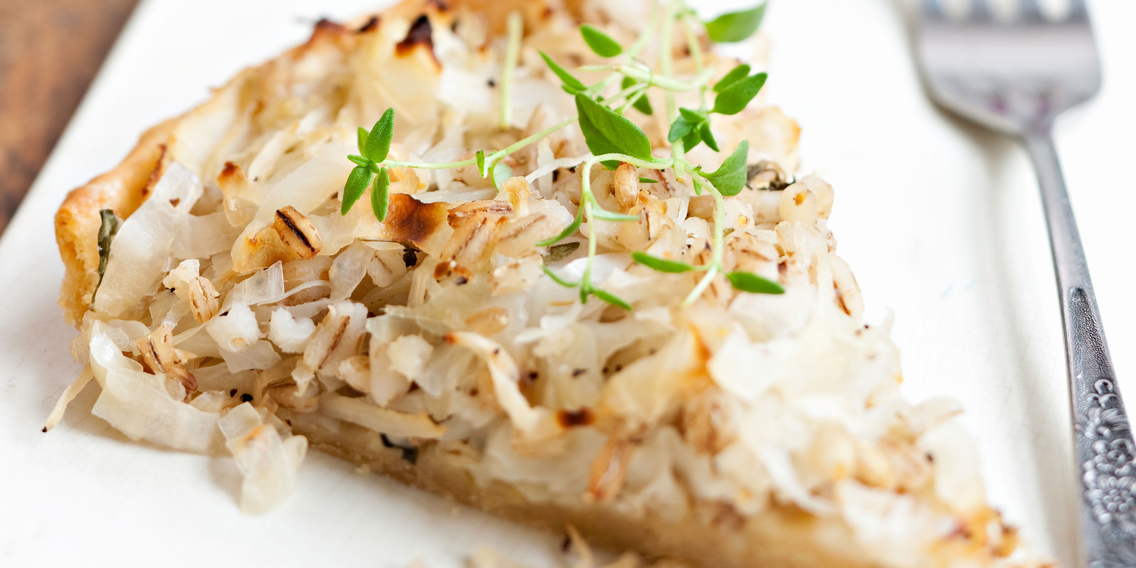 Kaalipiirakka kahdella pohjalla