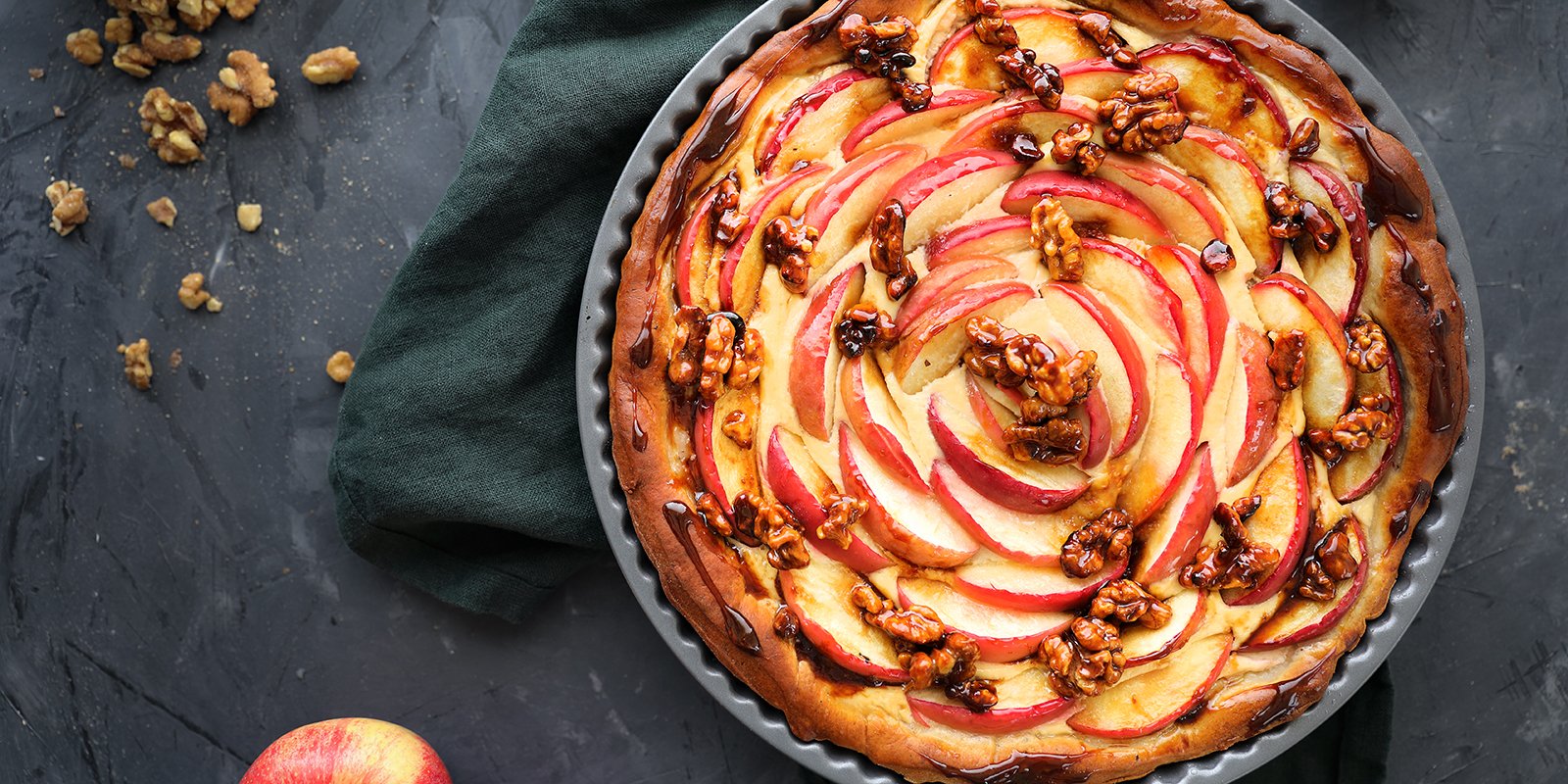 Kinuskinen Omenapiirakka hunajapähkinöillä