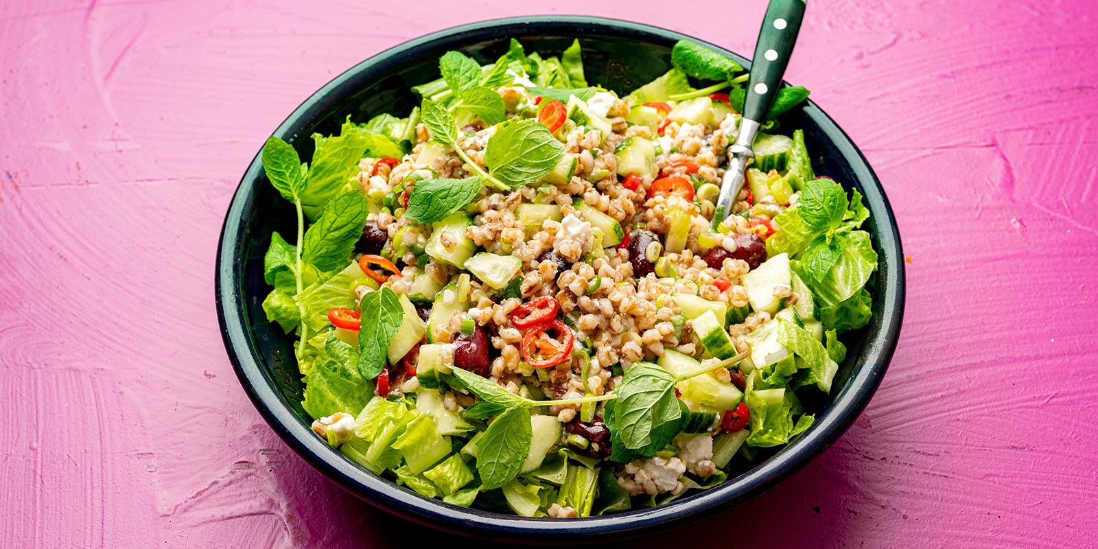 Kreikkalainen ohra-feta-sardellisalaatti