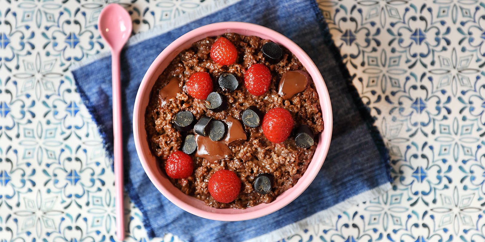 Lakusuklainen chia-kaura-tattaripuuro