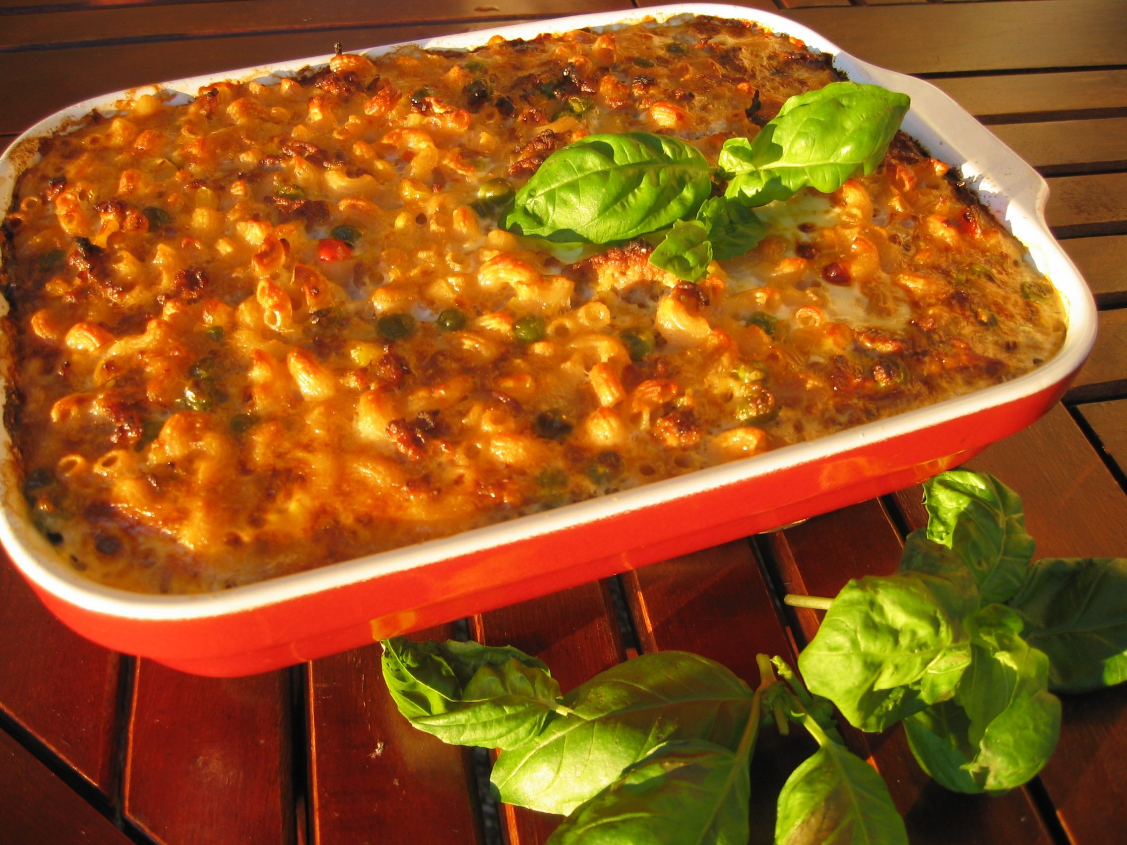 Liha-kasvismakaronilaatikko