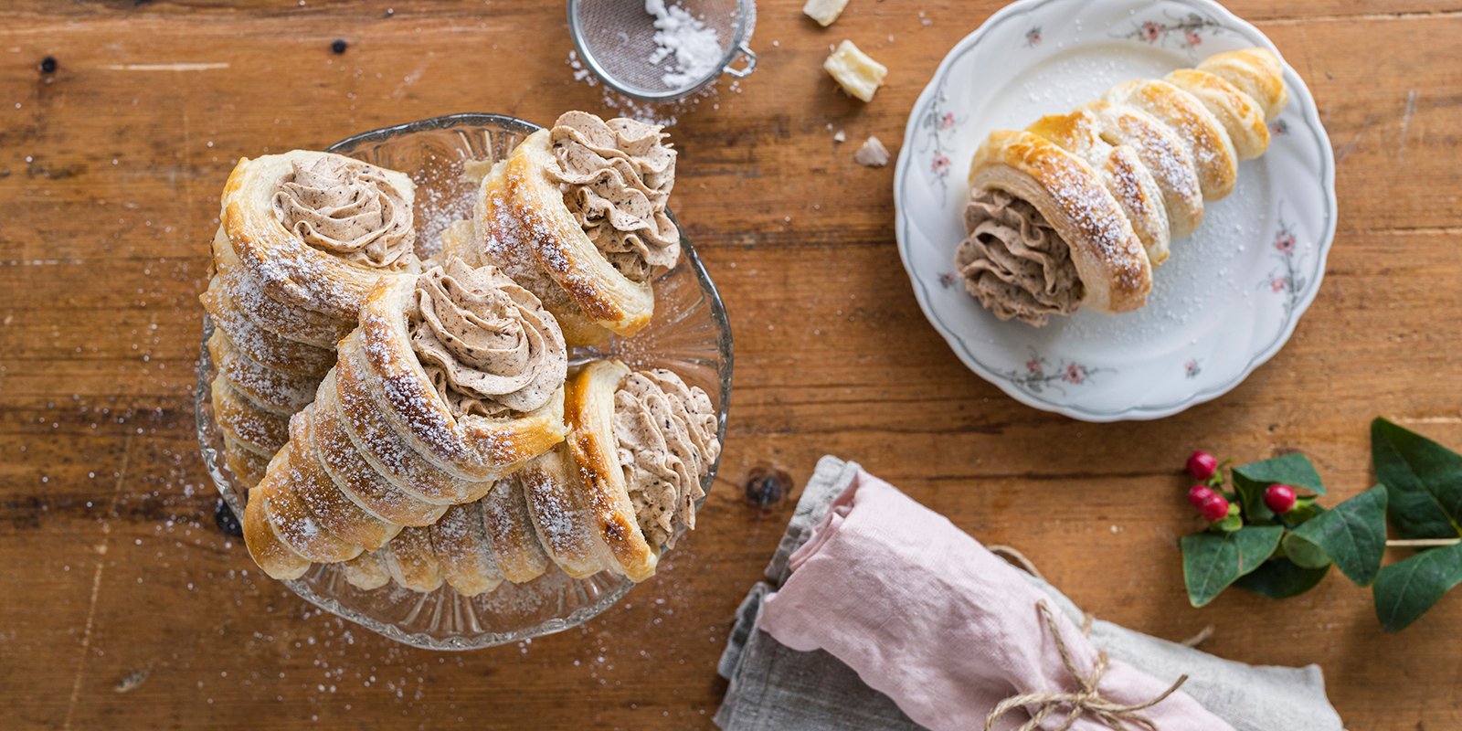 Luumumoussella täytetyt torttutuutit