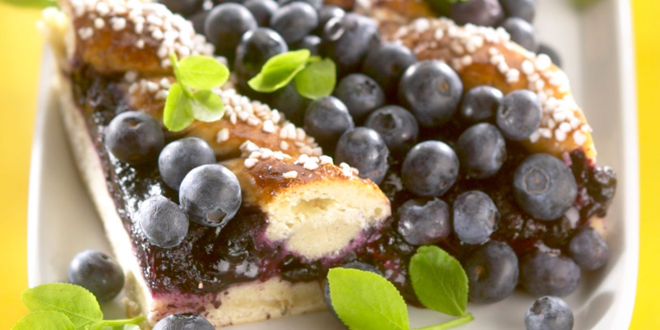 Mustikka-tuorejuustopiirakka Pullataikinasta