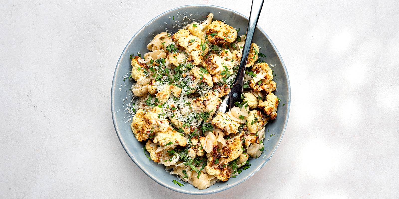 Paahdettu kukkakaali-minttupasta