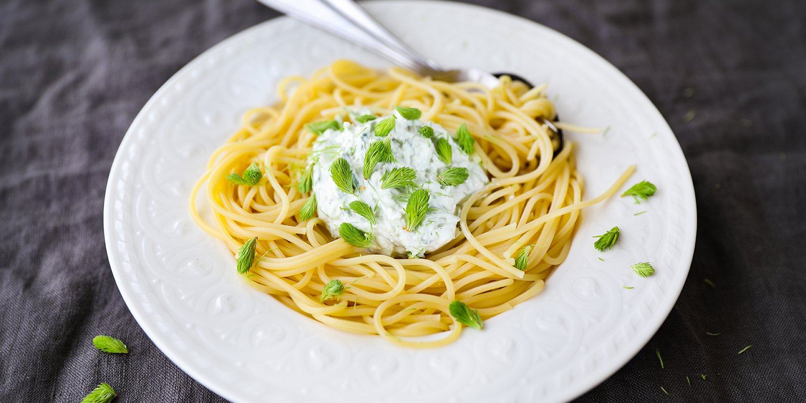 Pastaa ja kuusenkerkkätsatsikia