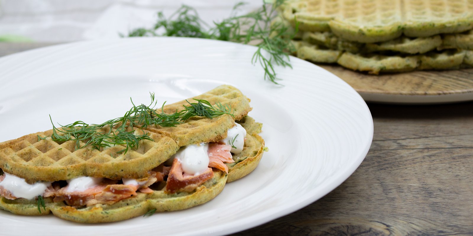 Pinaattivohvelit kalan kanssa