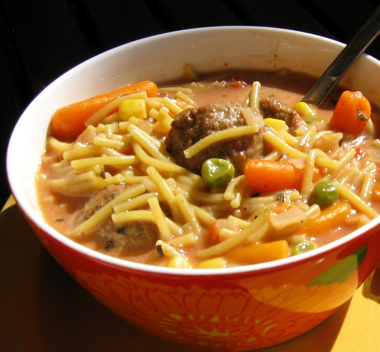 Puna-keltainen Rakettikeitto