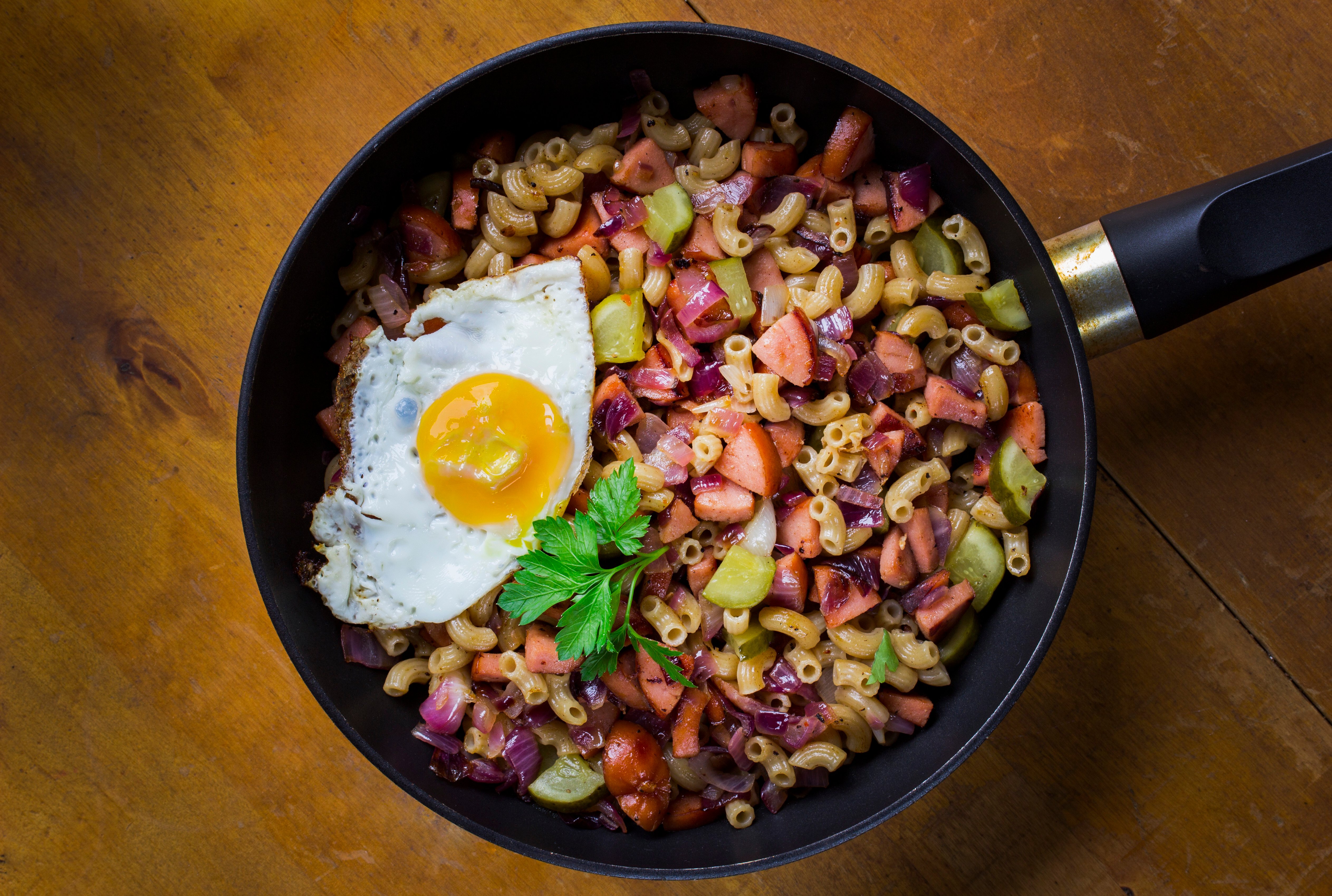 Pyttipannu pastalla