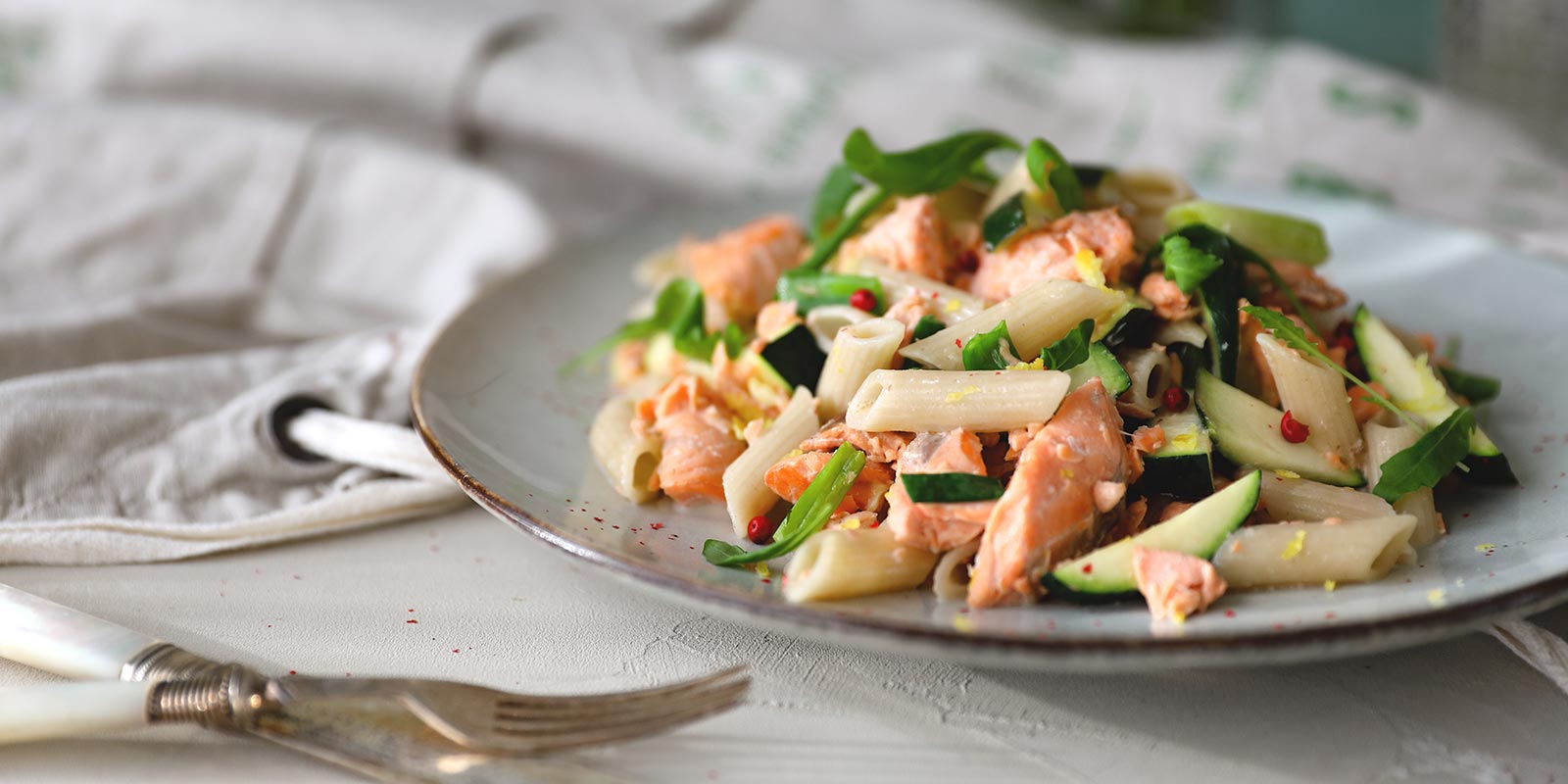 Sitruunainen lohipasta
