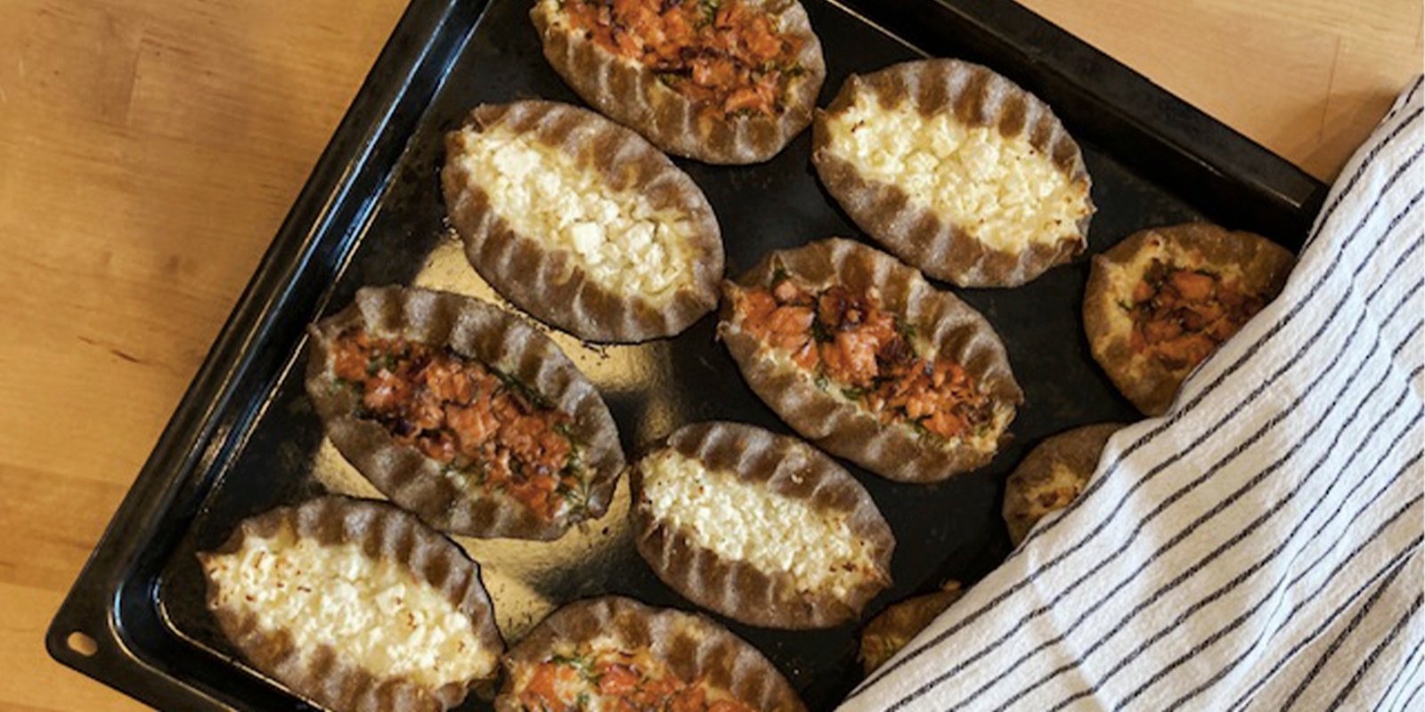 Lohi- ja fetakarjalanpiirakat