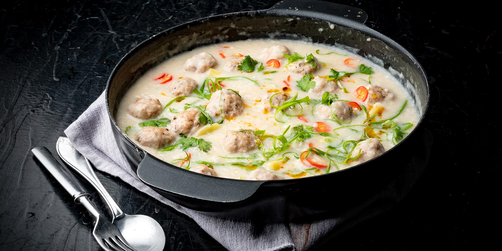 Thai-riisipuuro ja lihapyörykät