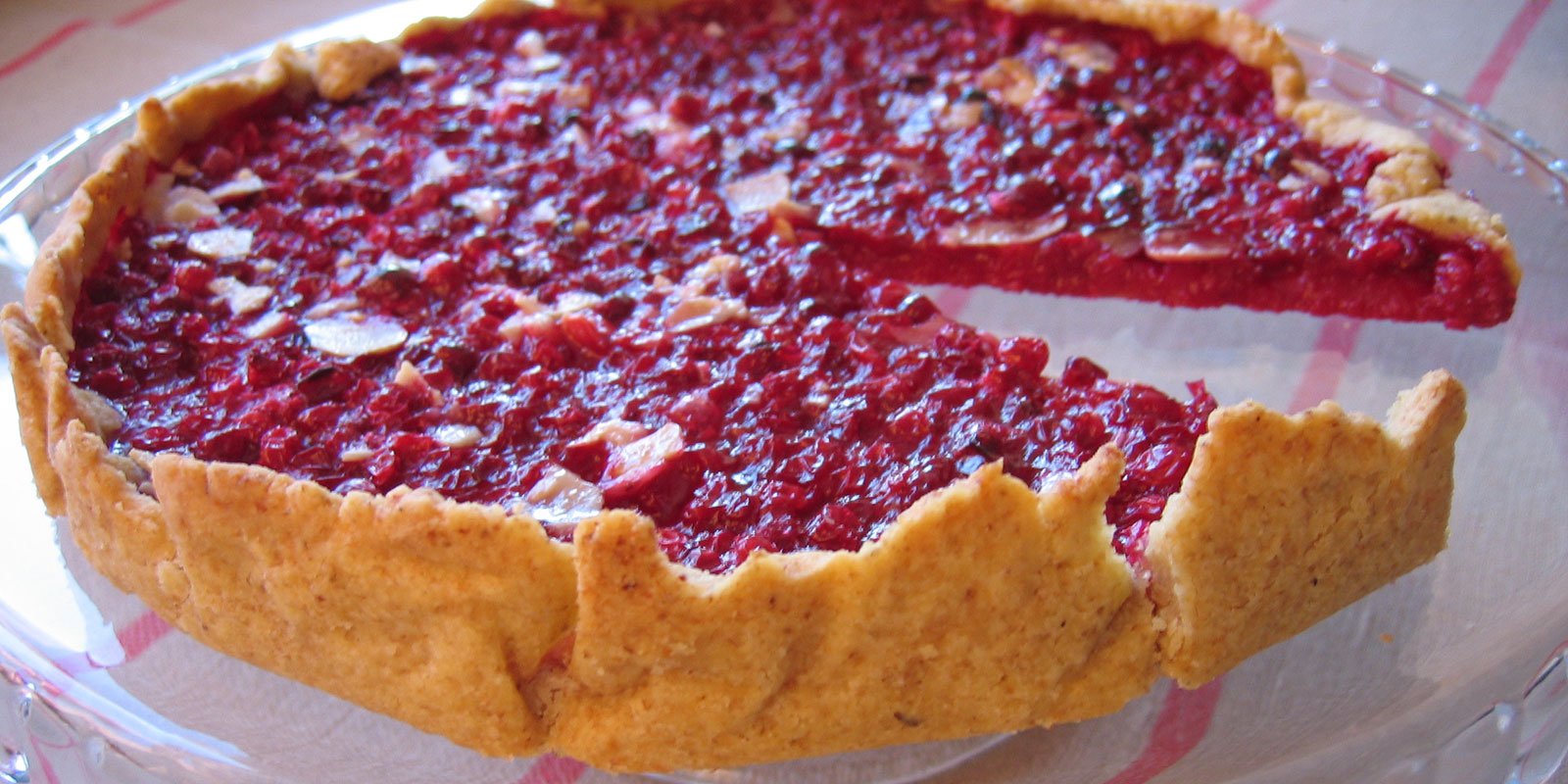 Puolukka-toscapiirakka