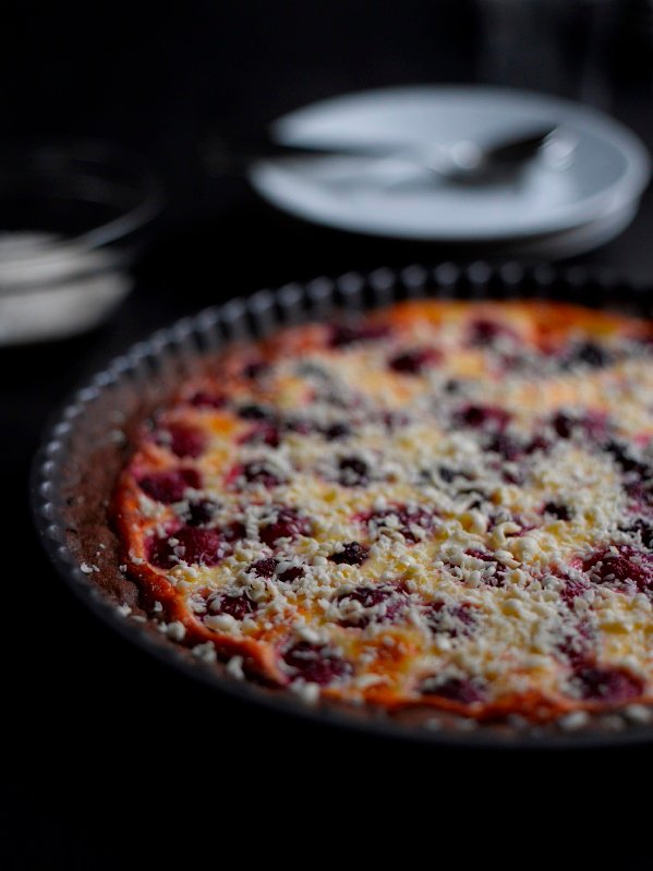 Vadelma-Valkosuklaapiirakka