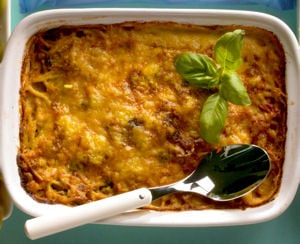 Keltainen Broileri-Raketti Spagettipaistos